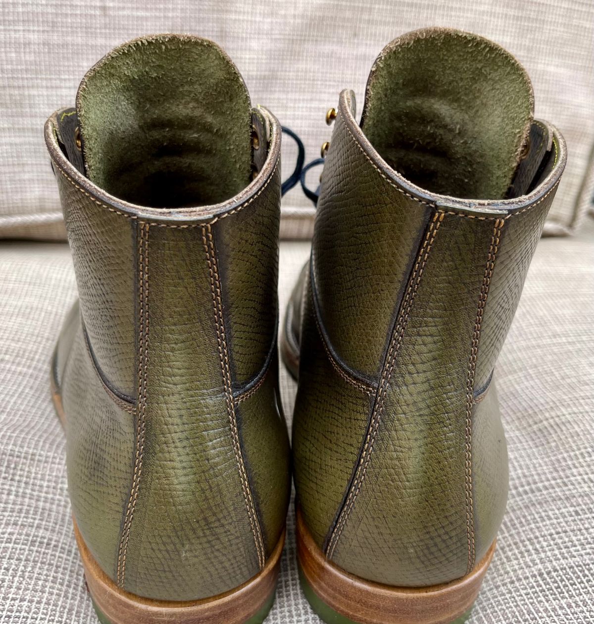 Photo by Repete10.5E on January 4, 2025 of the Iron Boots x Østmo Type 1 in 1786 Russian Reindeer Hide.