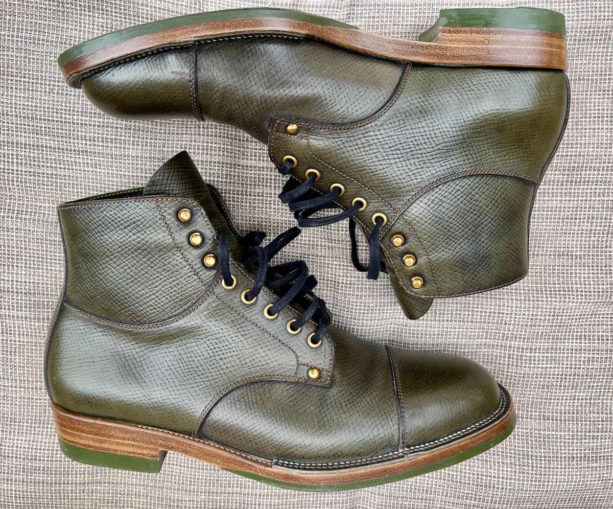 Photo by Repete10.5E on January 4, 2025 of the Iron Boots x Østmo Type 1 in 1786 Russian Reindeer Hide.