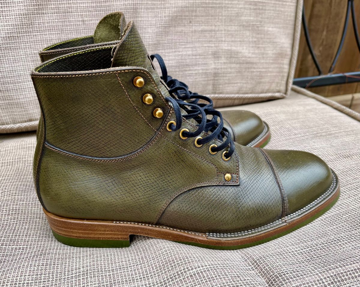 Photo by Repete10.5E on January 4, 2025 of the Iron Boots x Østmo Type 1 in 1786 Russian Reindeer Hide.