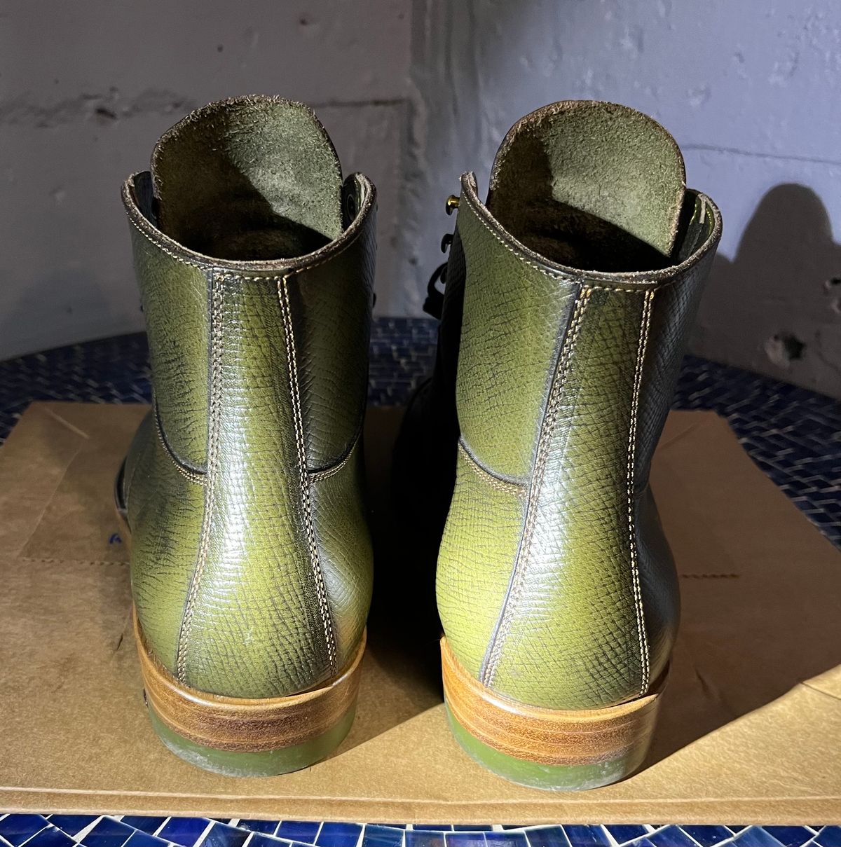 Photo by Repete10.5E on February 5, 2025 of the Iron Boots x Østmo Type 1 in 1786 Russian Reindeer Hide.