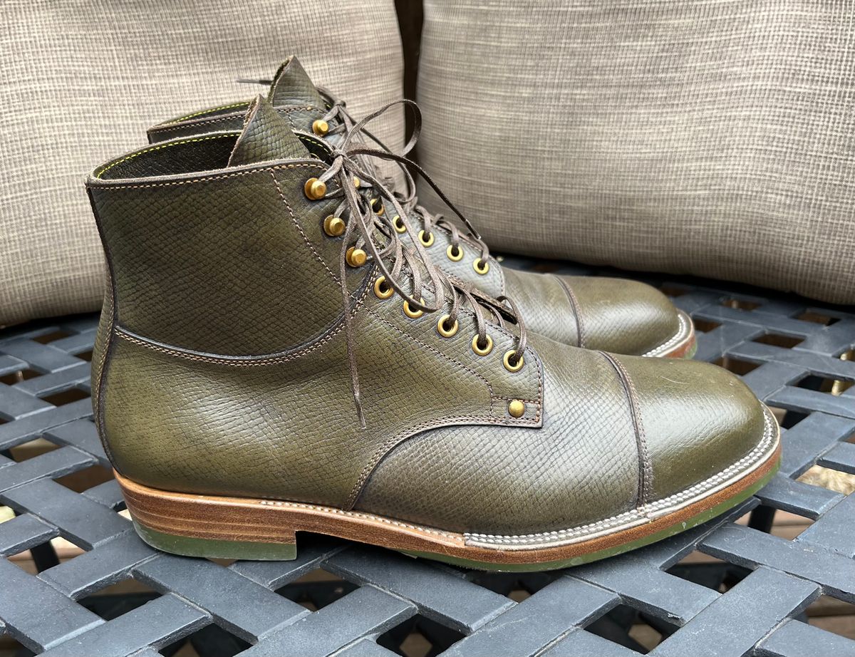 Photo by Repete10.5E on March 3, 2025 of the Iron Boots x Østmo Type 1 in 1786 Russian Reindeer Hide.