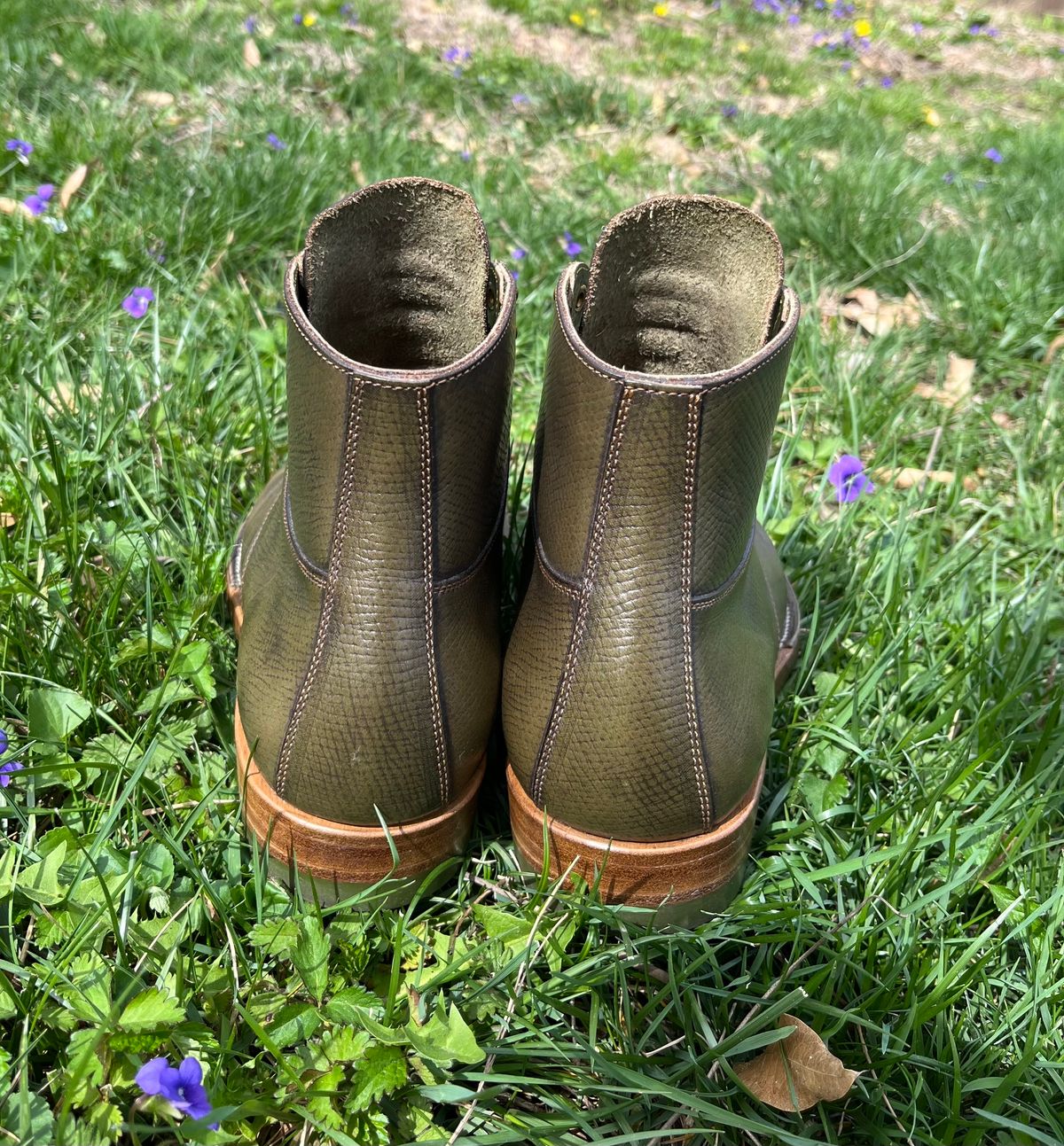 Photo by Repete10.5E on April 2, 2025 of the Iron Boots x Østmo Type 1 in 1786 Russian Reindeer Hide.
