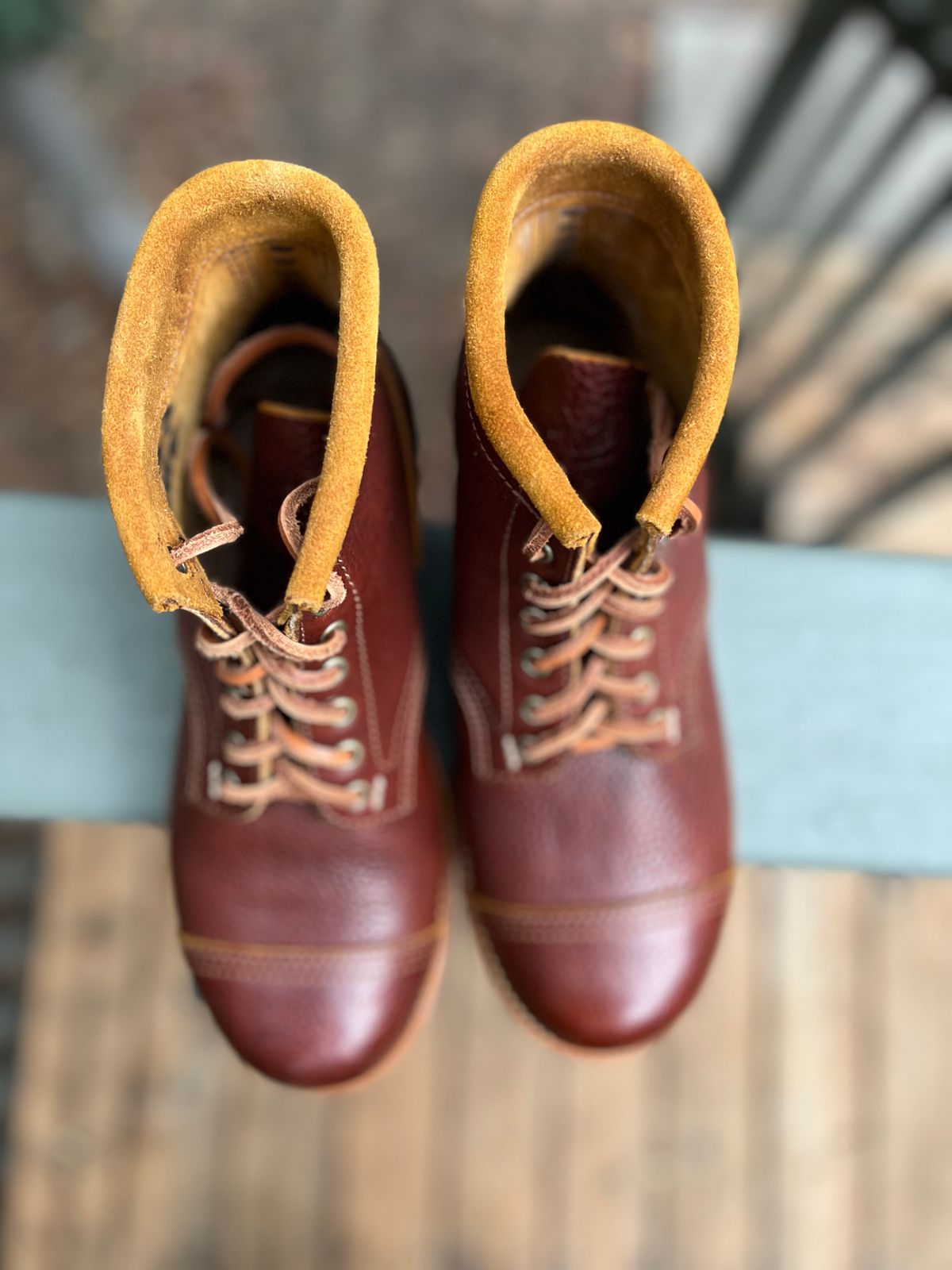 Photo by TelemarkTumalo on October 4, 2025 of the Kustom Kraft Model 1 in Kobel Russet Harness.