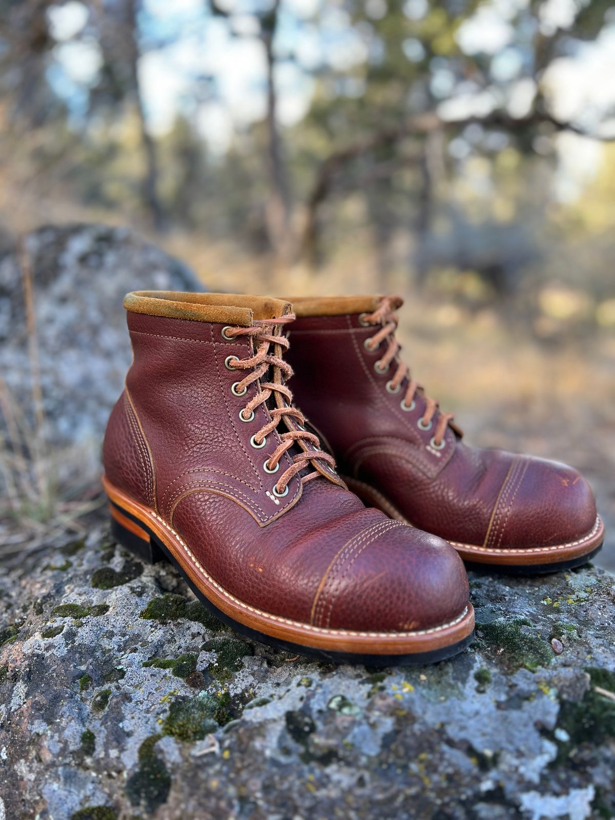 Photo by TelemarkTumalo on November 3, 2025 of the Kustom Kraft Model 1 in Kobel Russet Harness.