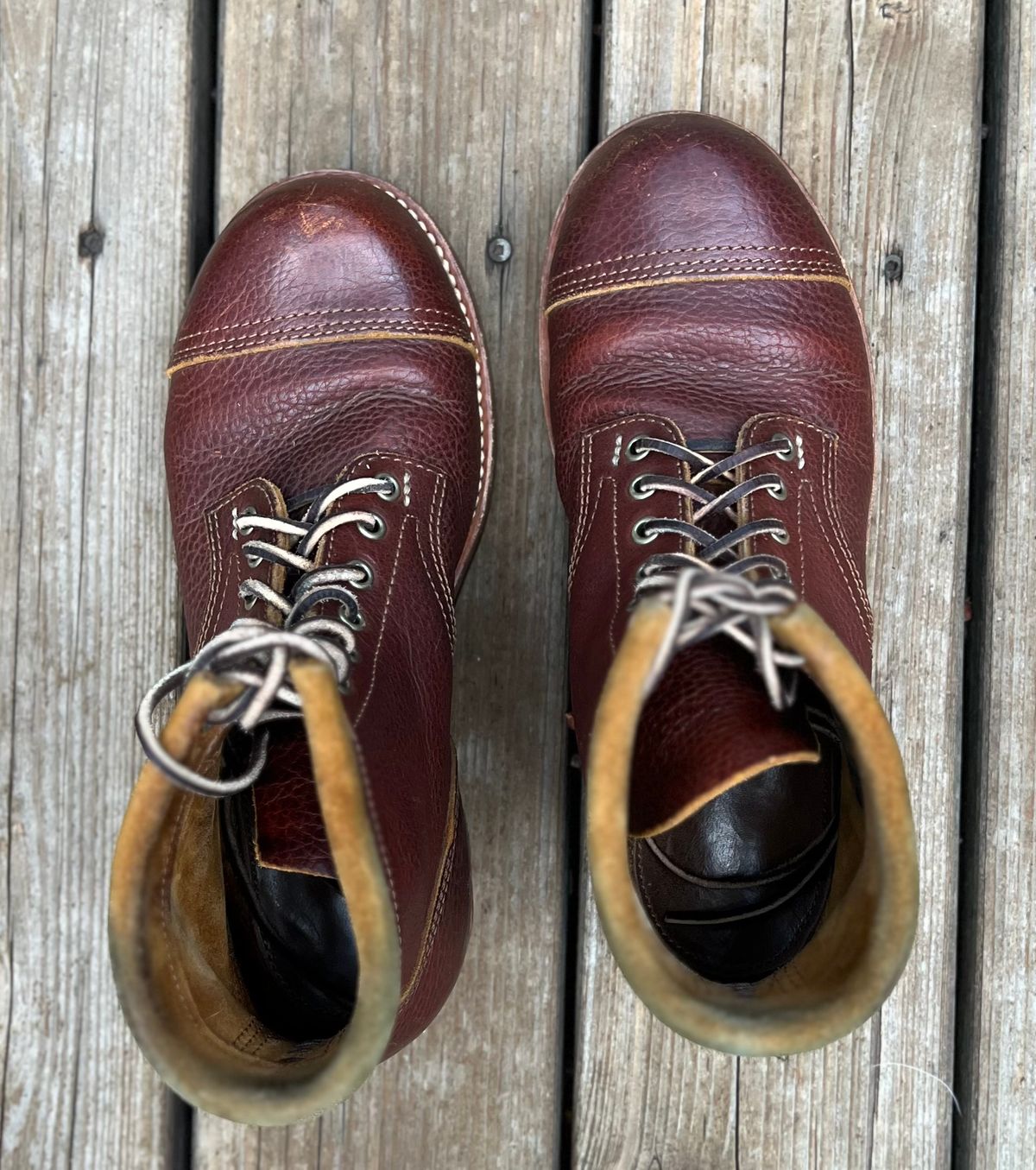 Photo by TelemarkTumalo on December 2, 2025 of the Kustom Kraft Model 1 in Kobel Russet Harness.