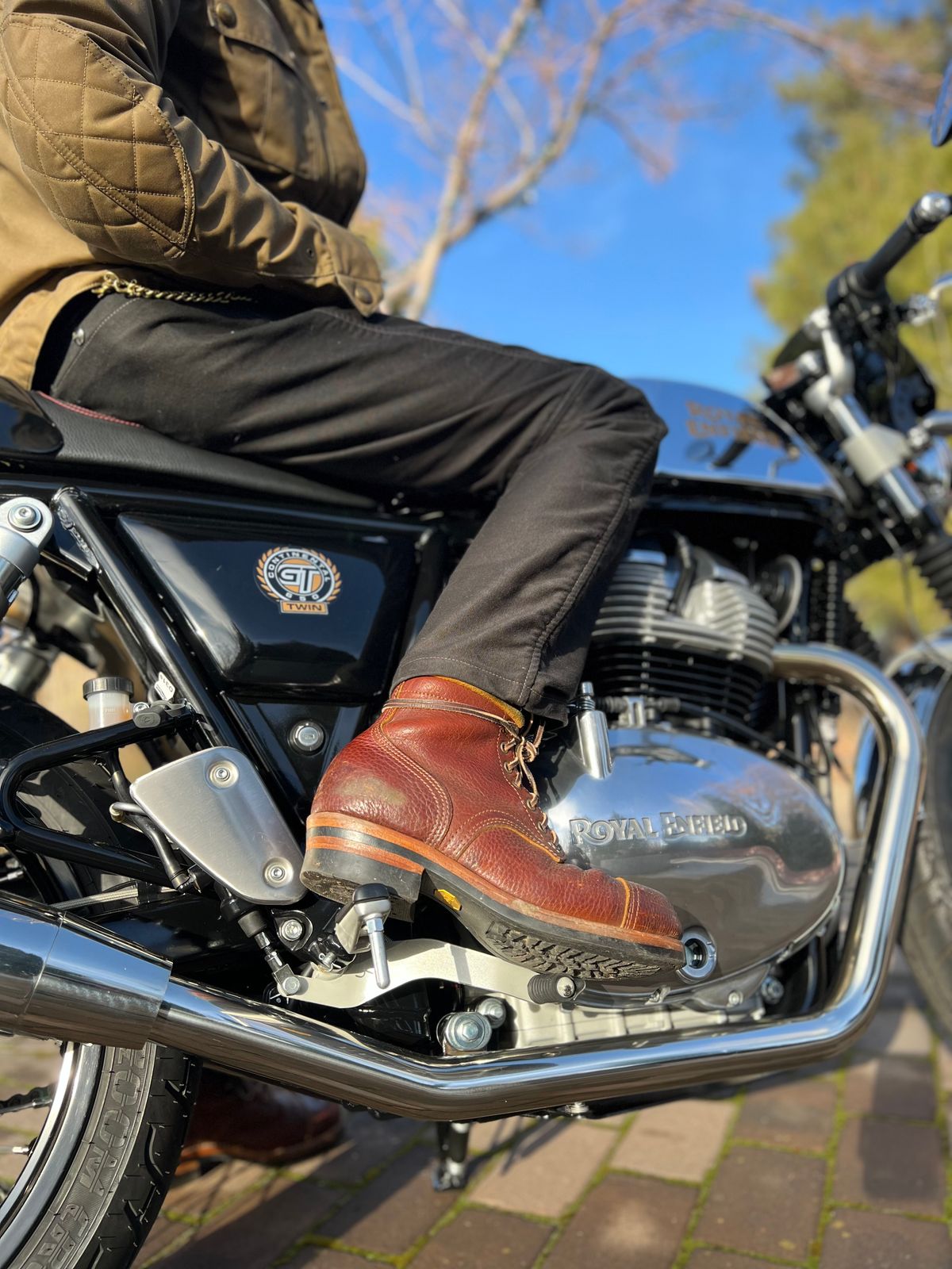 Photo by TelemarkTumalo on December 31, 2025 of the Kustom Kraft Model 1 in Kobel Russet Harness.