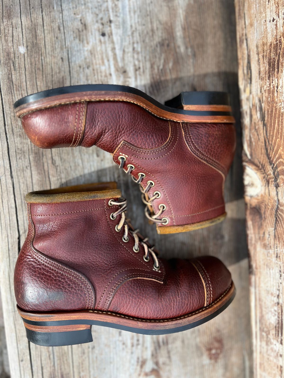 Photo by TelemarkTumalo on February 3, 2026 of the Kustom Kraft Model 1 in Kobel Russet Harness.