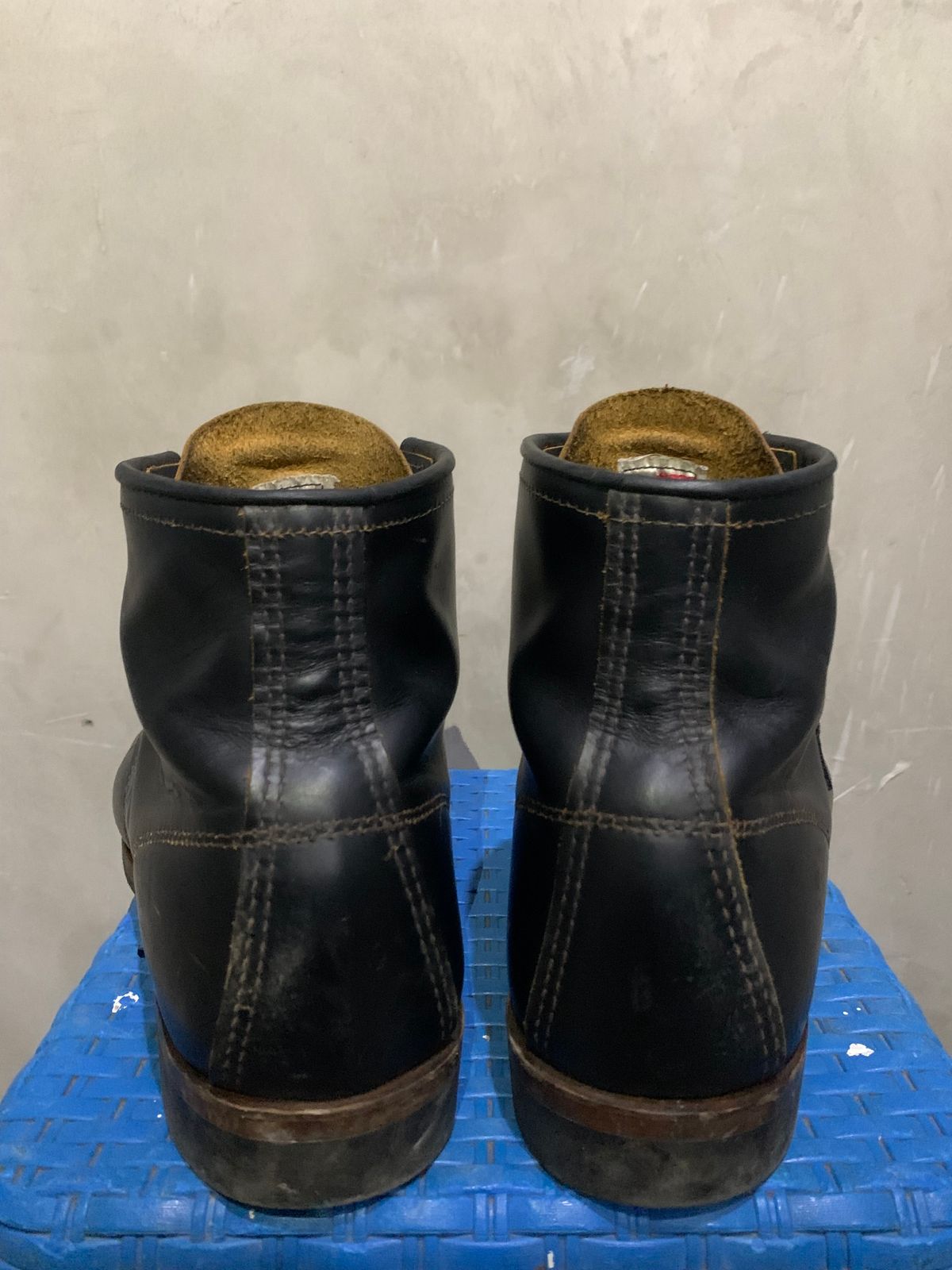 Photo by henrylaurensius33 on November 1, 2025 of the Redwing 9060 Type 1 Service Boot in S.B. Foot Black Klondike.