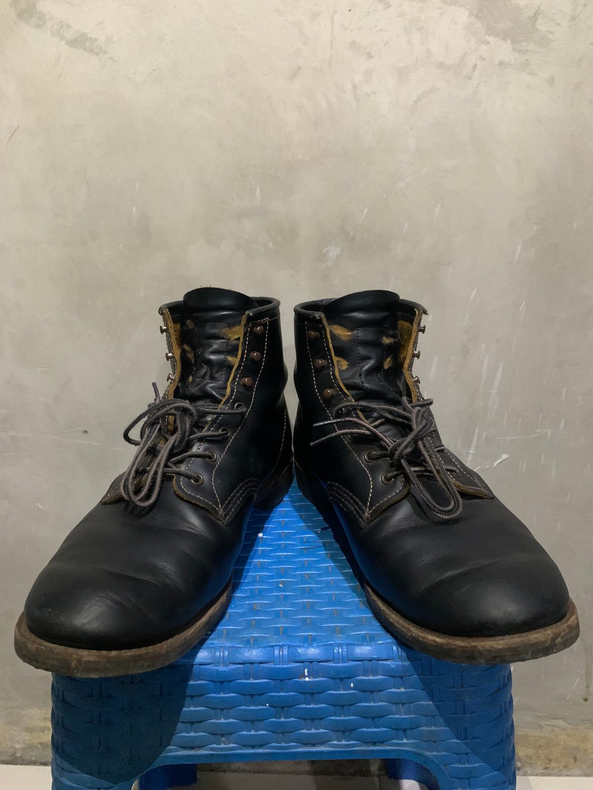 Photo by henrylaurensius33 on November 1, 2025 of the Redwing 9060 Type 1 Service Boot in S.B. Foot Black Klondike.