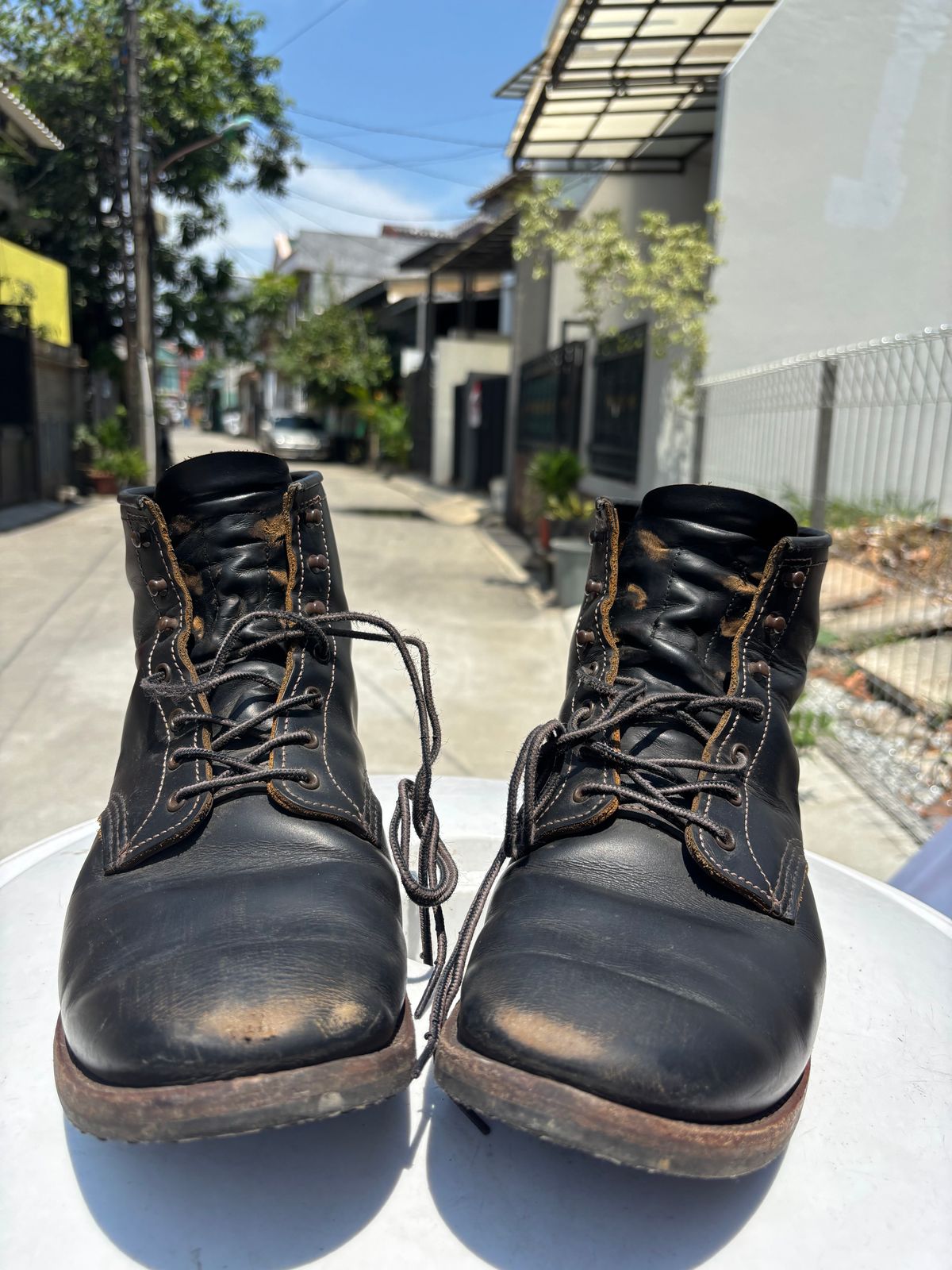 Photo by henrylaurensius33 on December 5, 2025 of the Redwing 9060 Type 1 Service Boot in S.B. Foot Black Klondike.