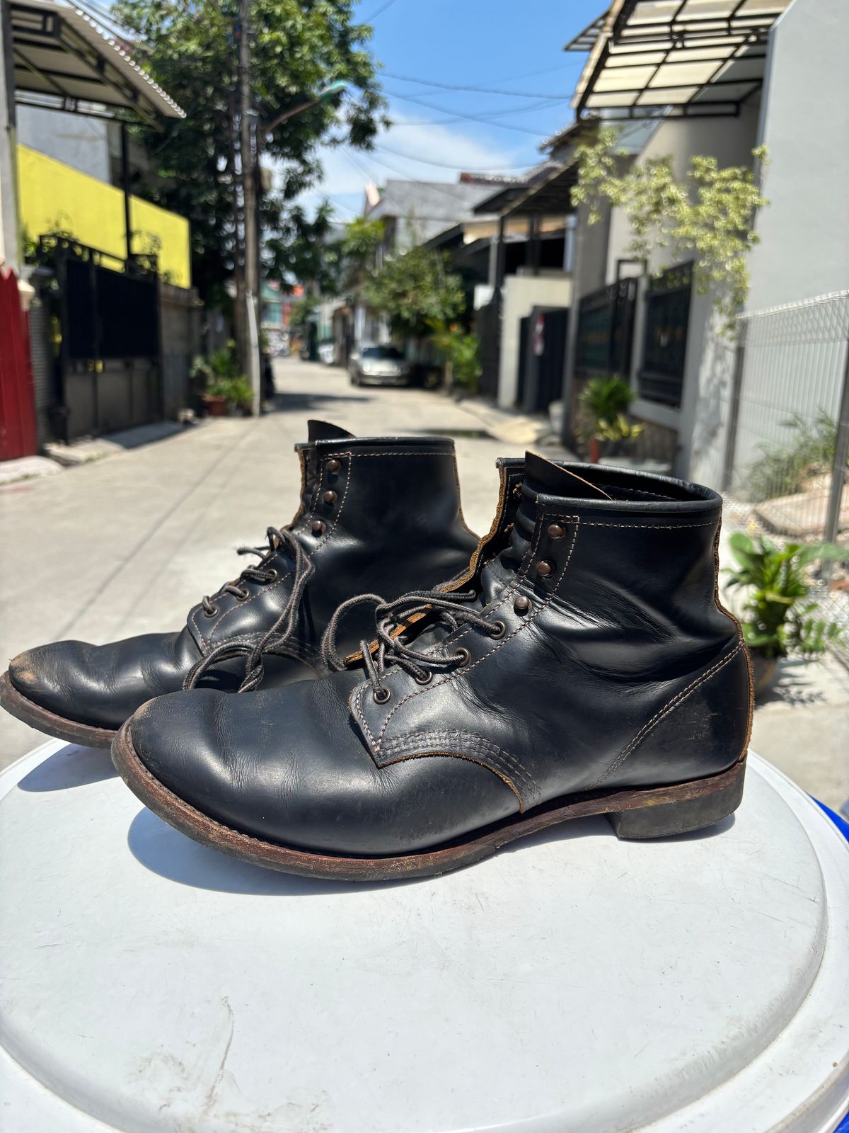 Photo by henrylaurensius33 on December 5, 2025 of the Redwing 9060 Type 1 Service Boot in S.B. Foot Black Klondike.