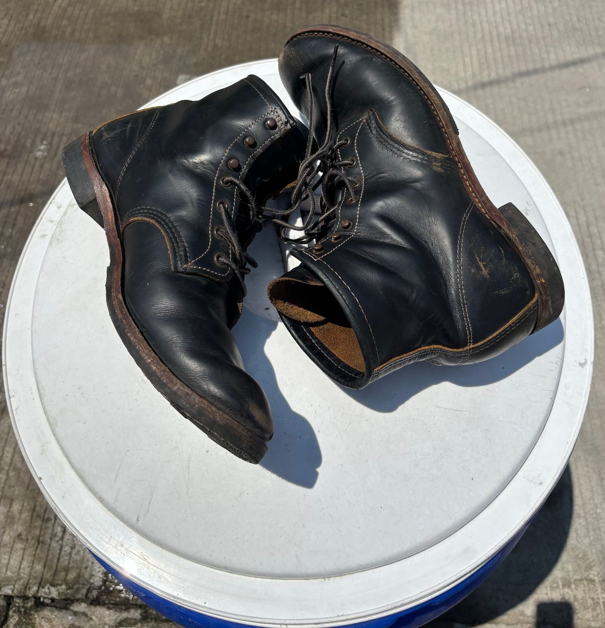 Photo by henrylaurensius33 on December 5, 2025 of the Redwing 9060 Type 1 Service Boot in S.B. Foot Black Klondike.