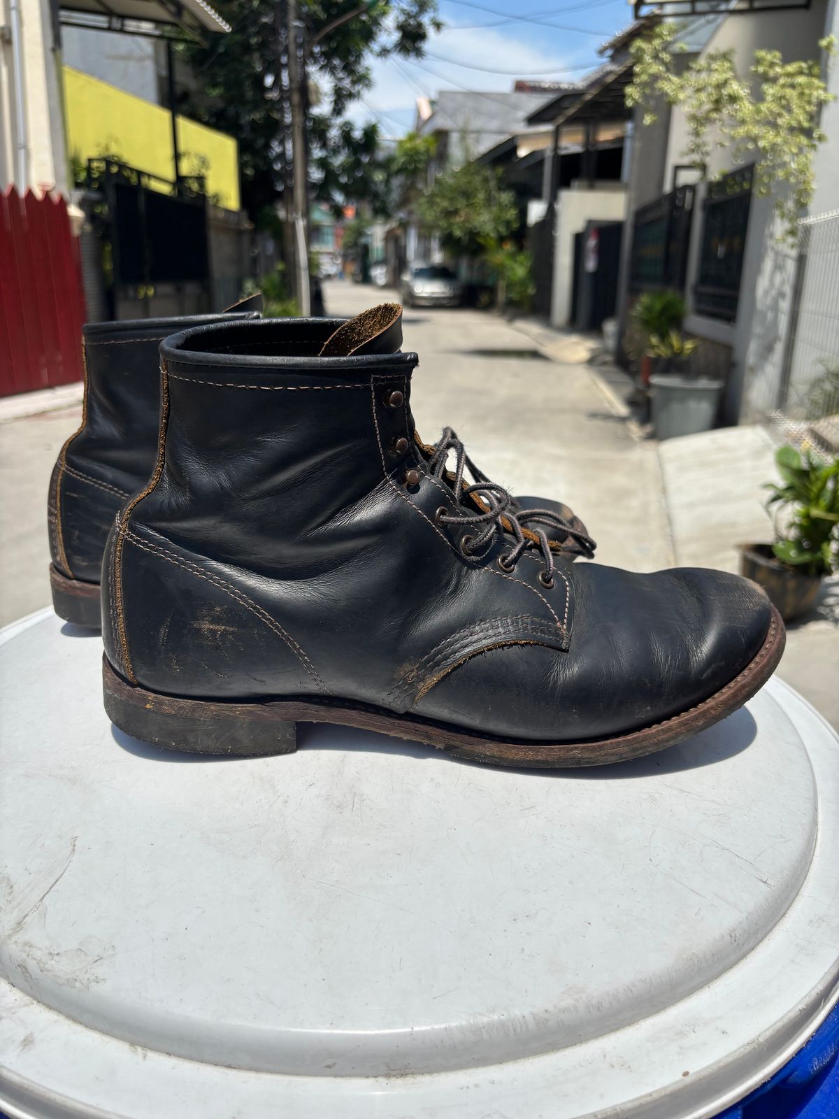 Photo by henrylaurensius33 on December 5, 2025 of the Redwing 9060 Type 1 Service Boot in S.B. Foot Black Klondike.