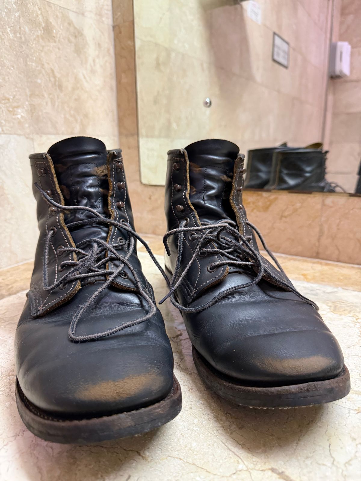 Photo by henrylaurensius33 on January 3, 2026 of the Redwing 9060 Type 1 Service Boot in S.B. Foot Black Klondike.