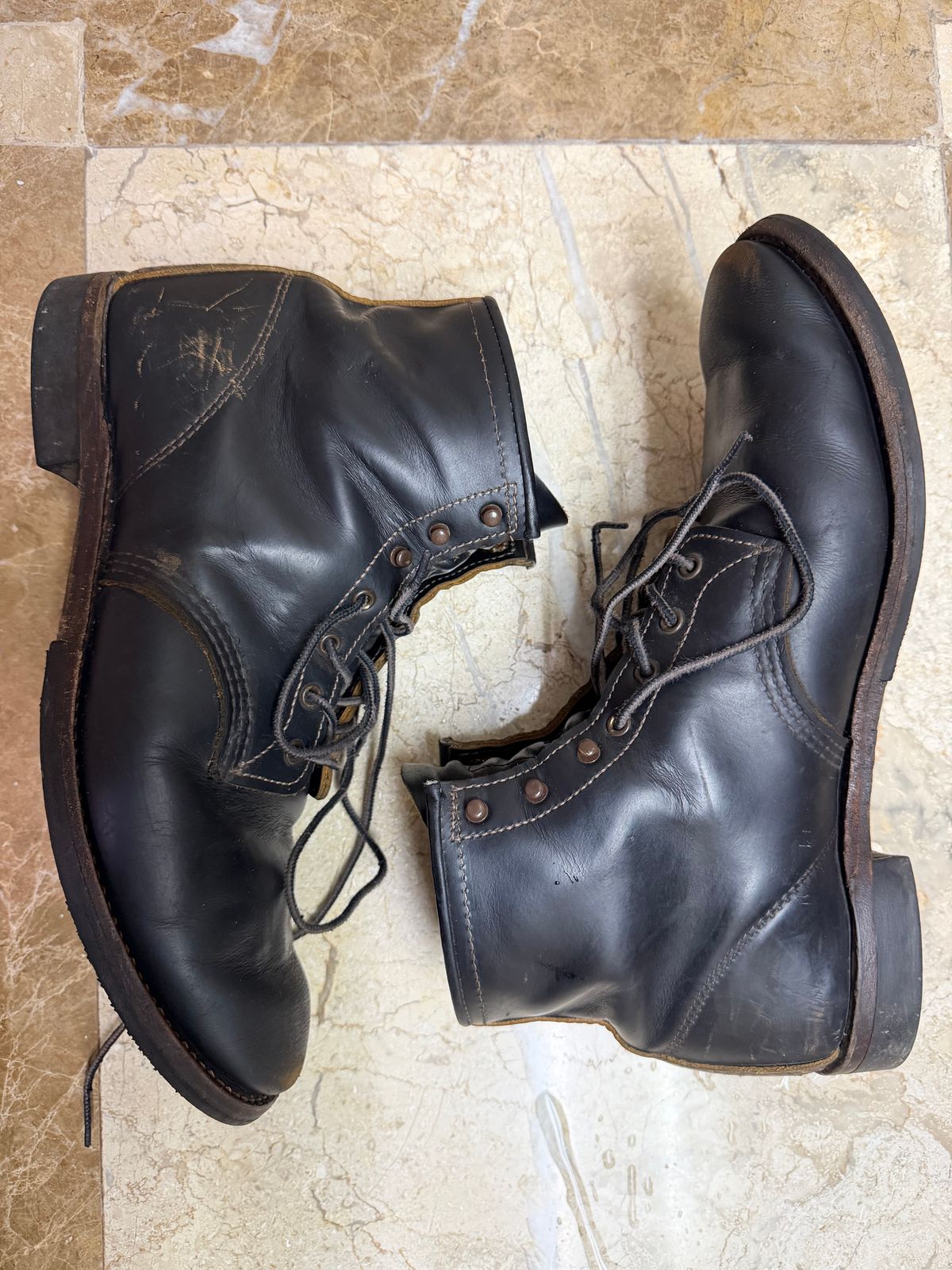 Photo by henrylaurensius33 on January 3, 2026 of the Redwing 9060 Type 1 Service Boot in S.B. Foot Black Klondike.