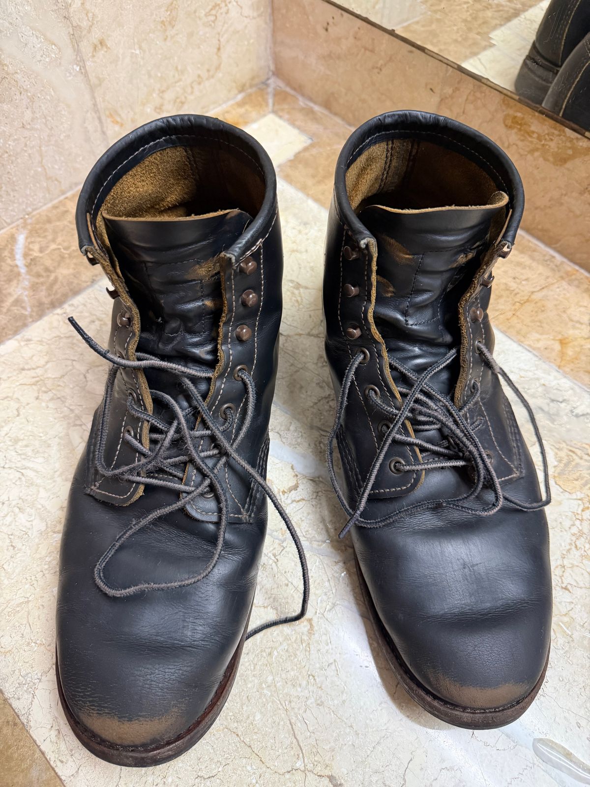 Photo by henrylaurensius33 on January 3, 2026 of the Redwing 9060 Type 1 Service Boot in S.B. Foot Black Klondike.