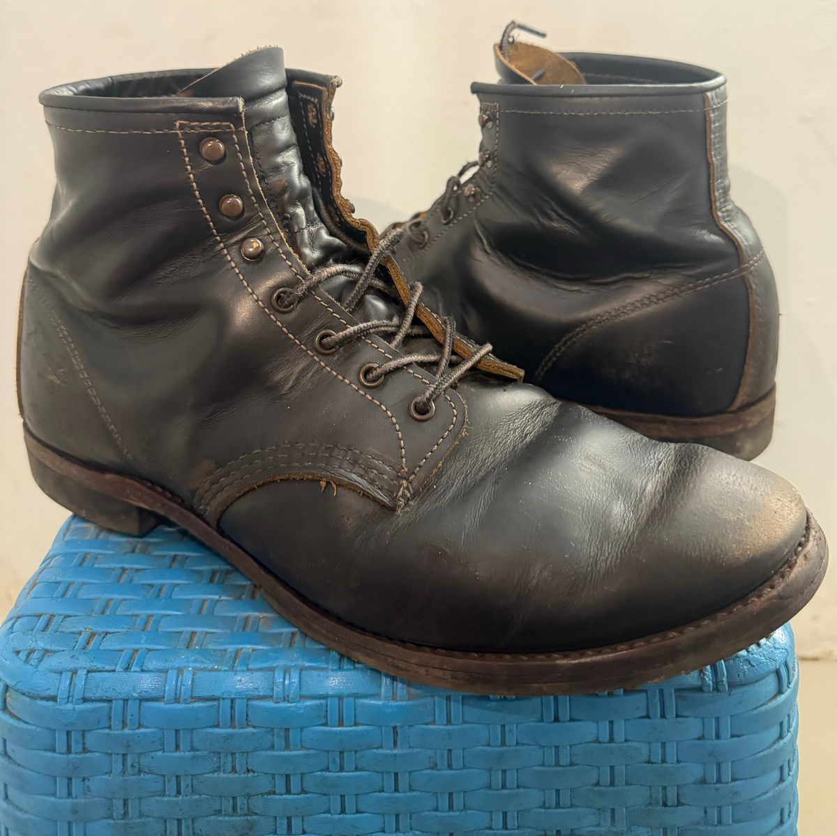 Photo by henrylaurensius33 on February 4, 2026 of the Redwing 9060 Type 1 Service Boot in S.B. Foot Black Klondike.