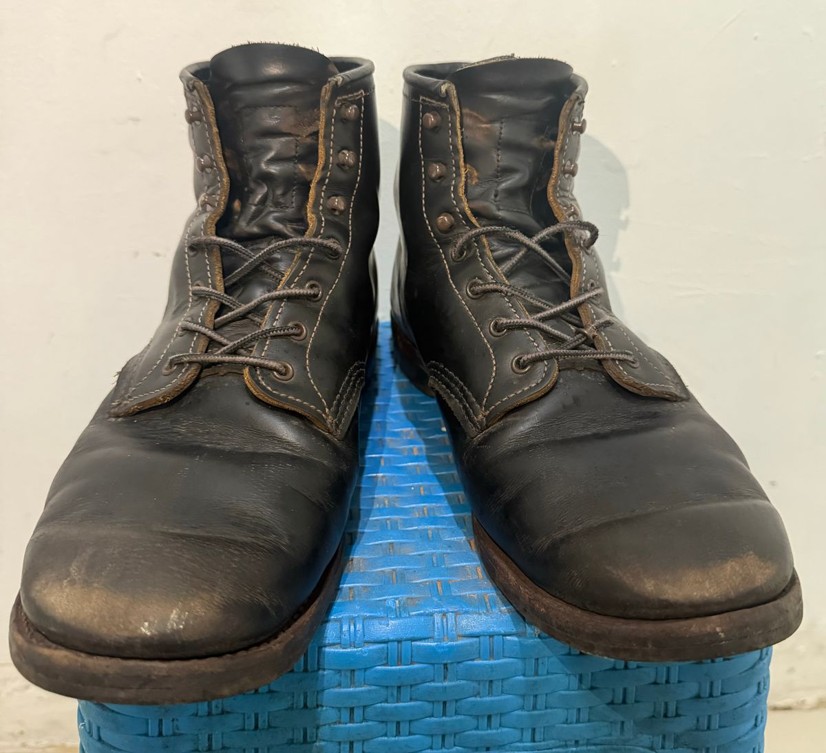 Photo by henrylaurensius33 on February 4, 2026 of the Redwing 9060 Type 1 Service Boot in S.B. Foot Black Klondike.