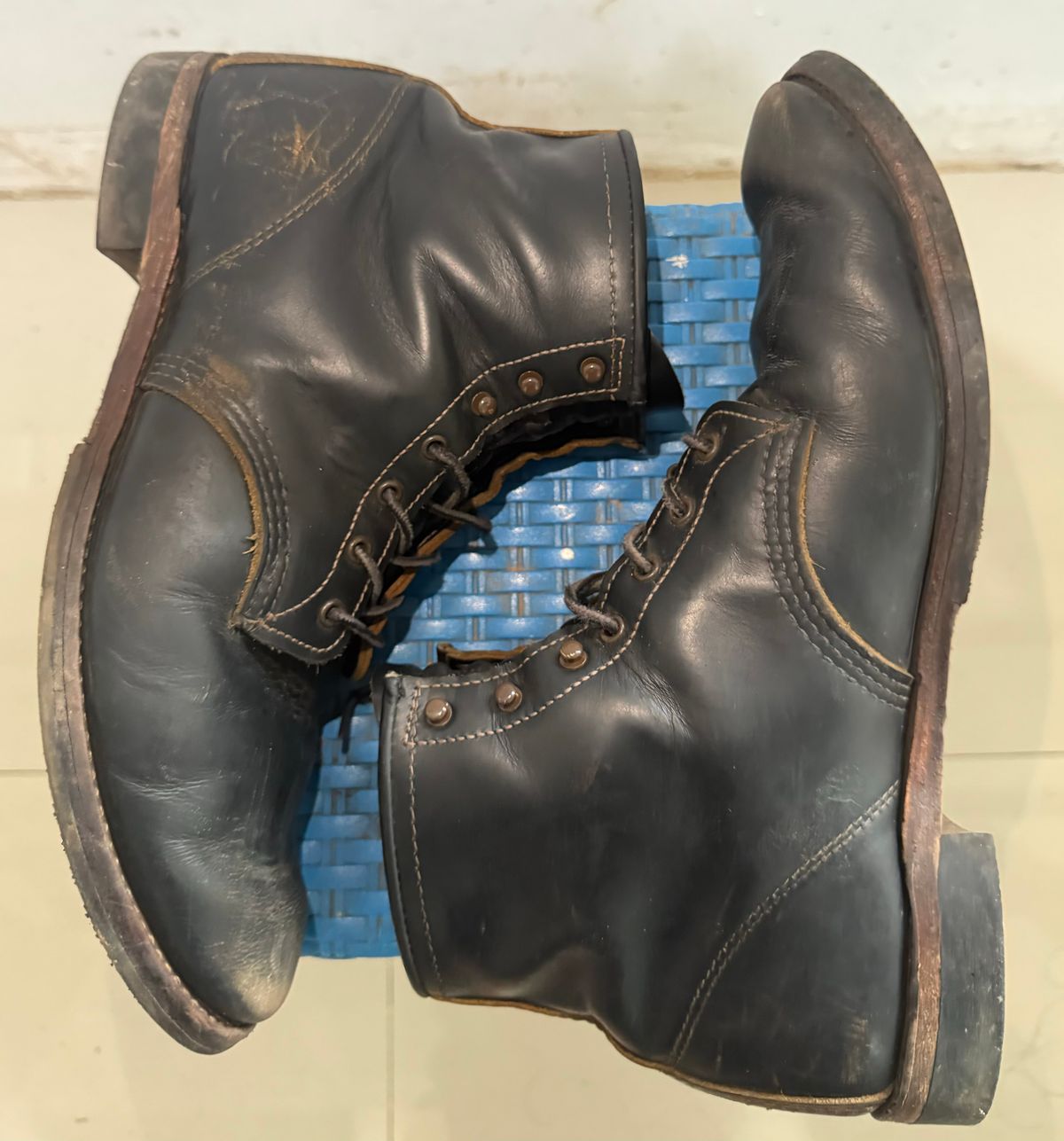 Photo by henrylaurensius33 on February 4, 2026 of the Redwing 9060 Type 1 Service Boot in S.B. Foot Black Klondike.