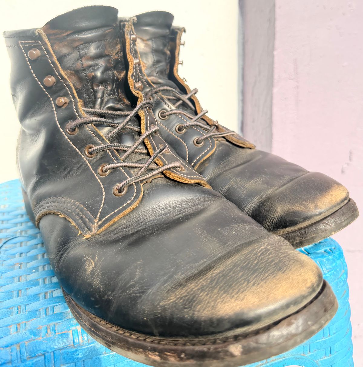 Photo by henrylaurensius33 on March 3, 2026 of the Redwing 9060 Type 1 Service Boot in S.B. Foot Black Klondike.
