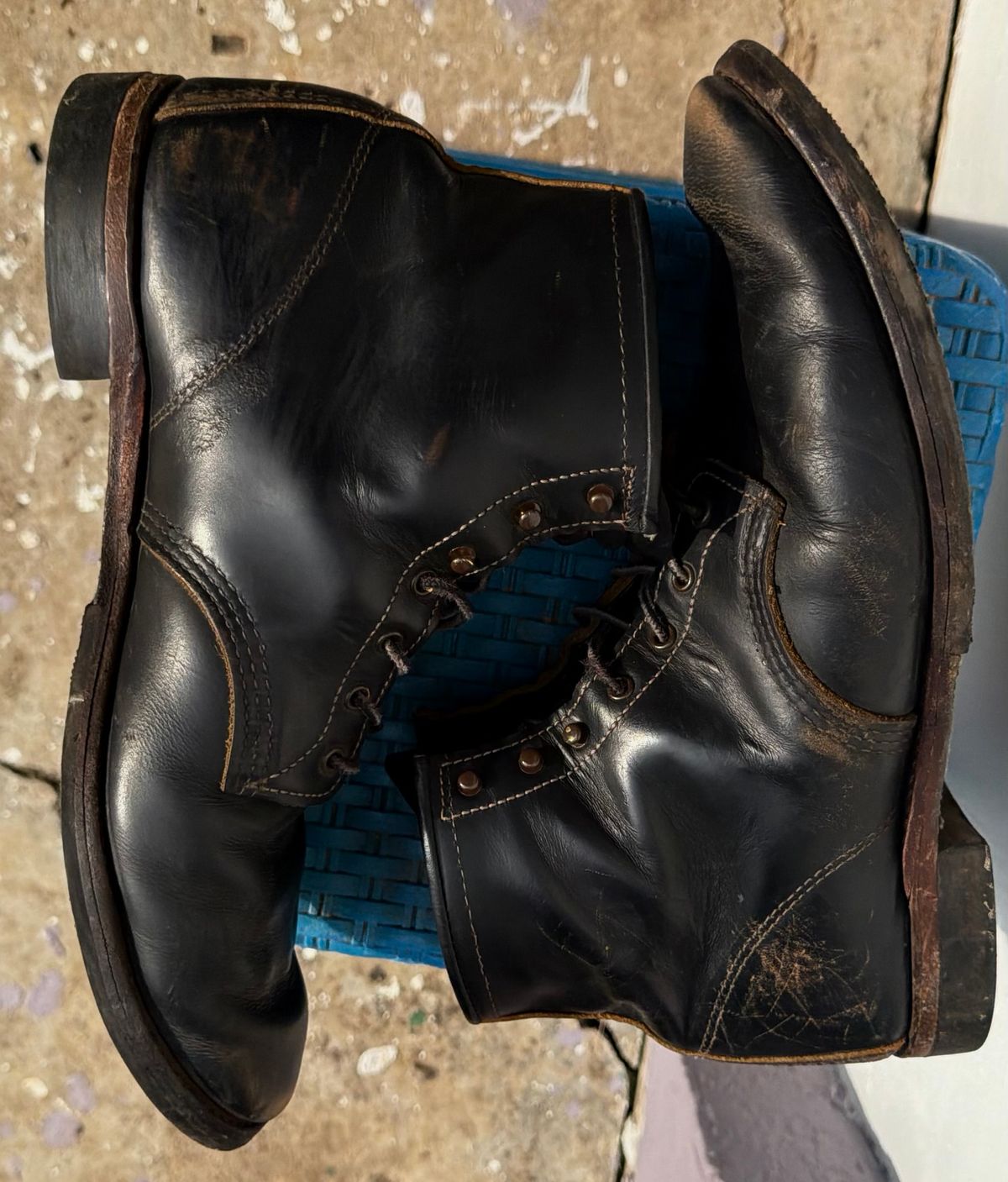 Photo by henrylaurensius33 on March 3, 2026 of the Redwing 9060 Type 1 Service Boot in S.B. Foot Black Klondike.