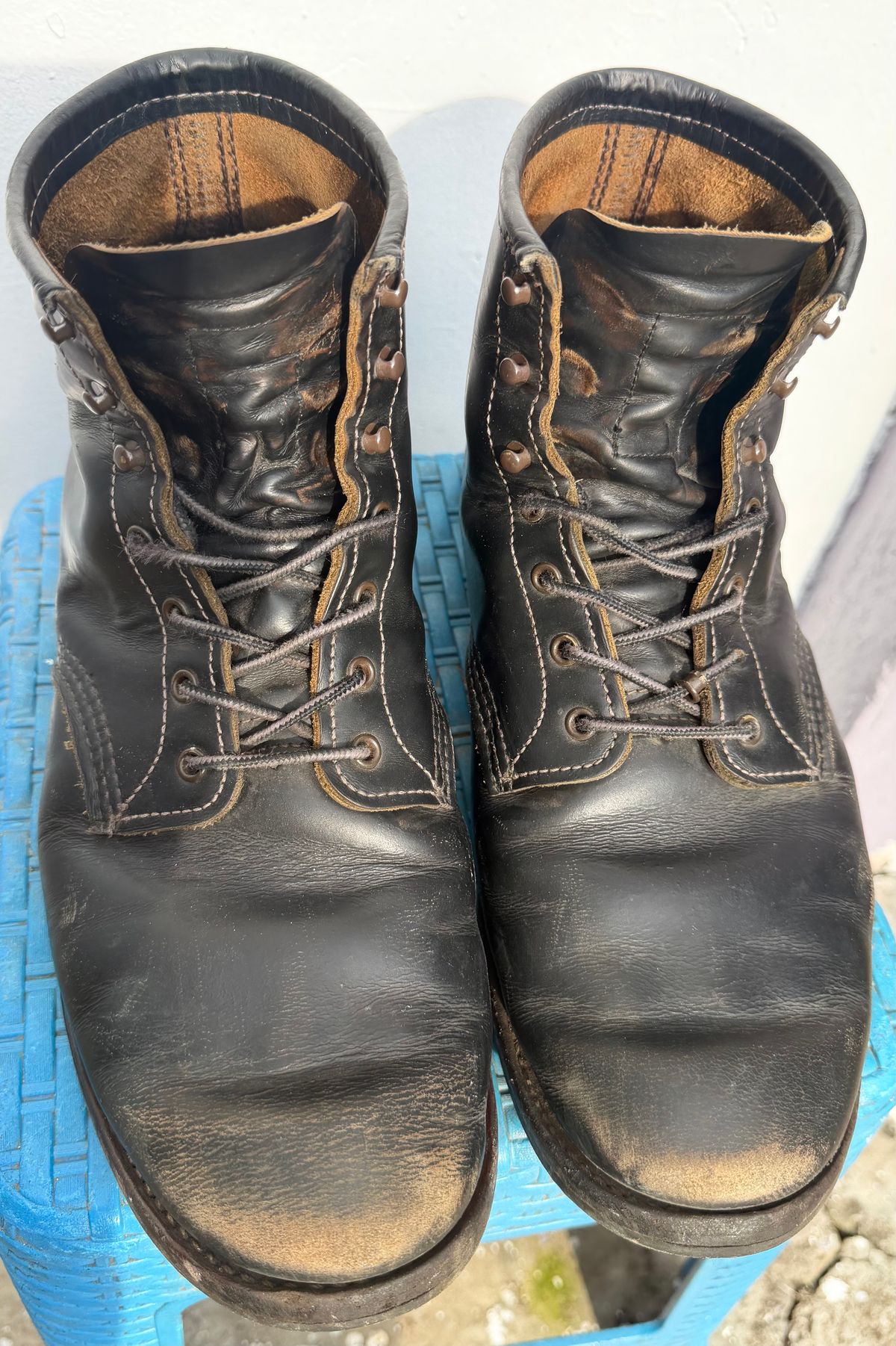 Photo by henrylaurensius33 on March 3, 2026 of the Redwing 9060 Type 1 Service Boot in S.B. Foot Black Klondike.