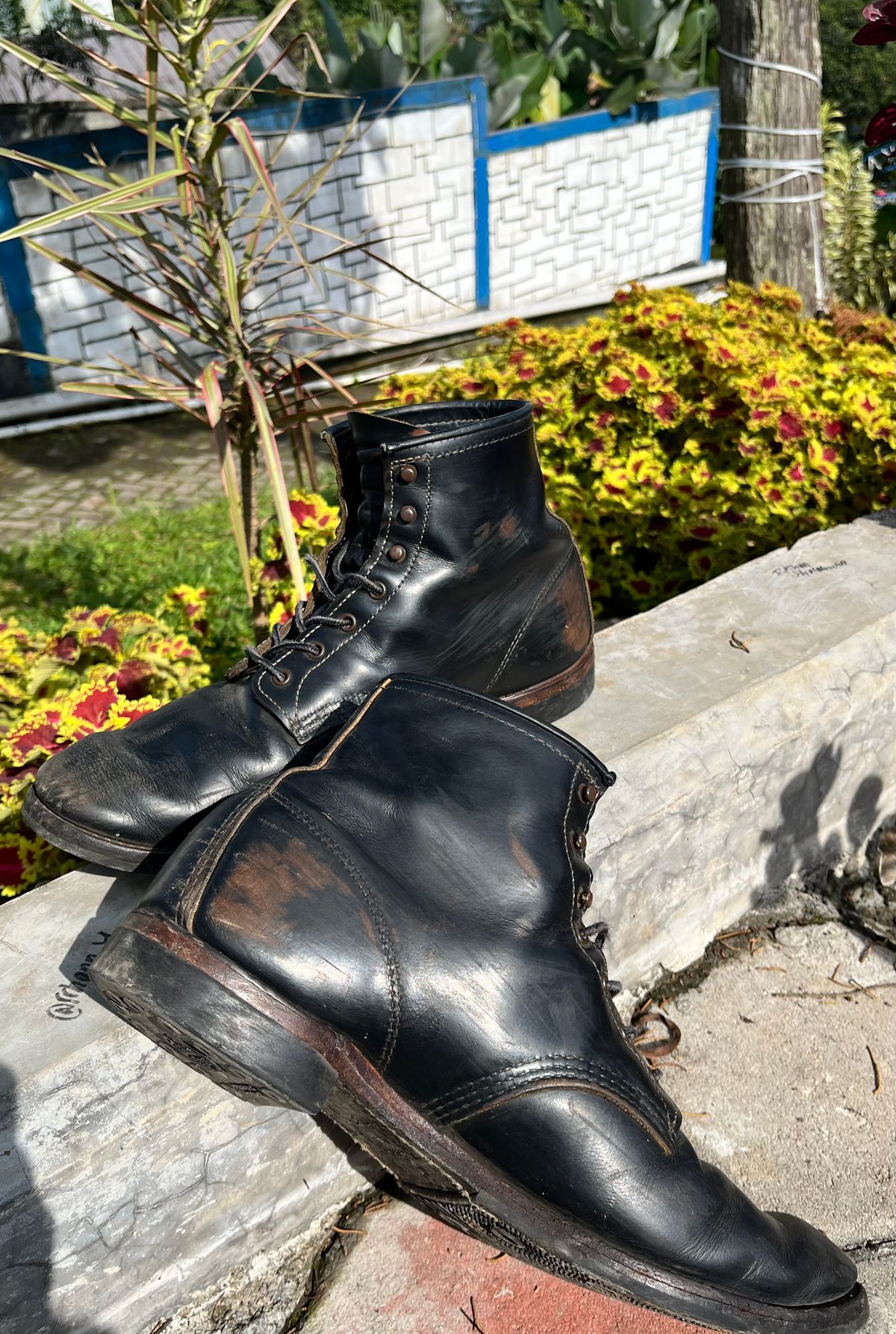 Photo by henrylaurensius33 on April 5, 2026 of the Redwing 9060 Type 1 Service Boot in S.B. Foot Black Klondike.