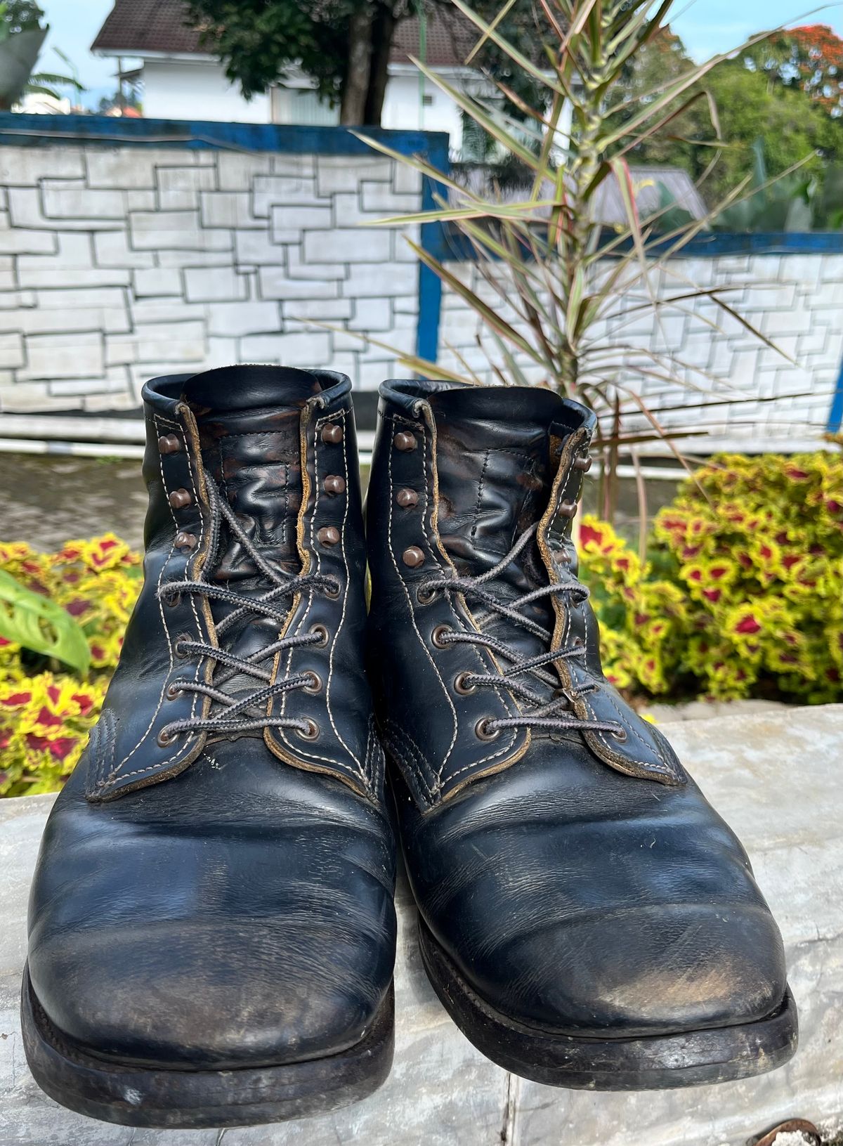 Photo by henrylaurensius33 on April 5, 2026 of the Redwing 9060 Type 1 Service Boot in S.B. Foot Black Klondike.