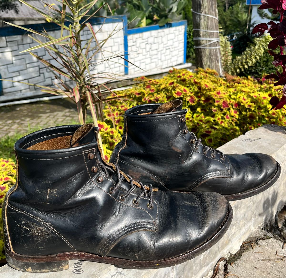 Photo by henrylaurensius33 on April 5, 2026 of the Redwing 9060 Type 1 Service Boot in S.B. Foot Black Klondike.