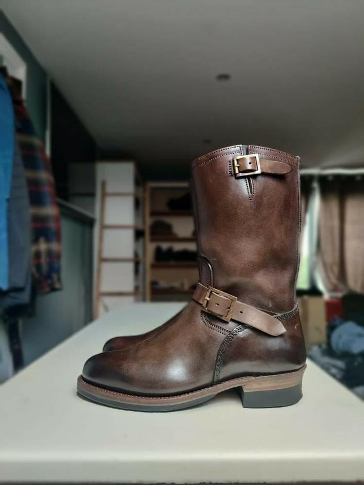 Photo by gilad on June 29, 2025 of the Motor Dress Engineer in Antique Brown Italian Horsebutt.
