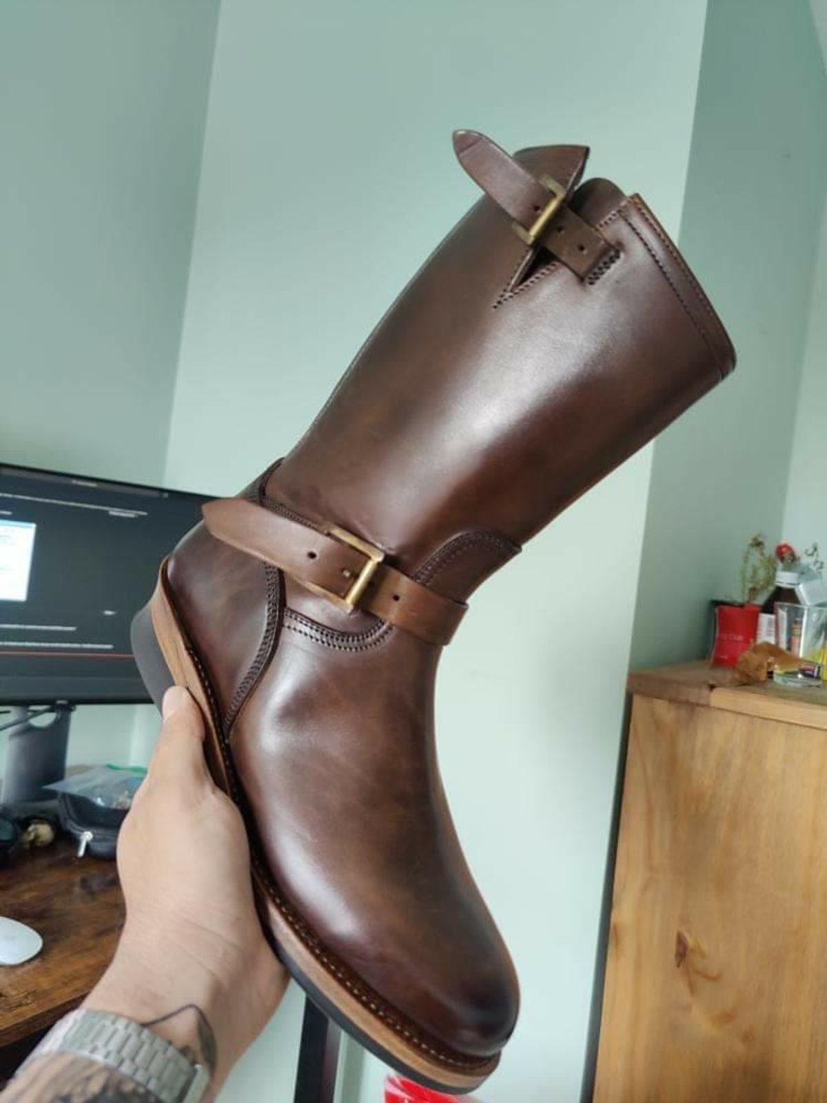 Photo by gilad on June 29, 2025 of the Motor Dress Engineer in Antique Brown Italian Horsebutt.