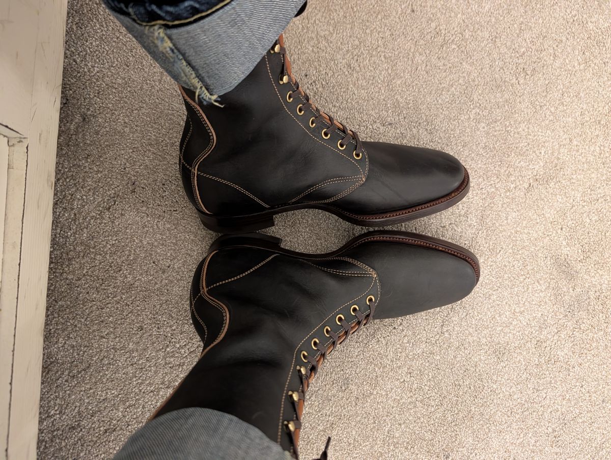 Photo by gilad on June 1, 2026 of the Clinch Hi-Liner in Wickett & Craig Black-Overdyed Latigo.