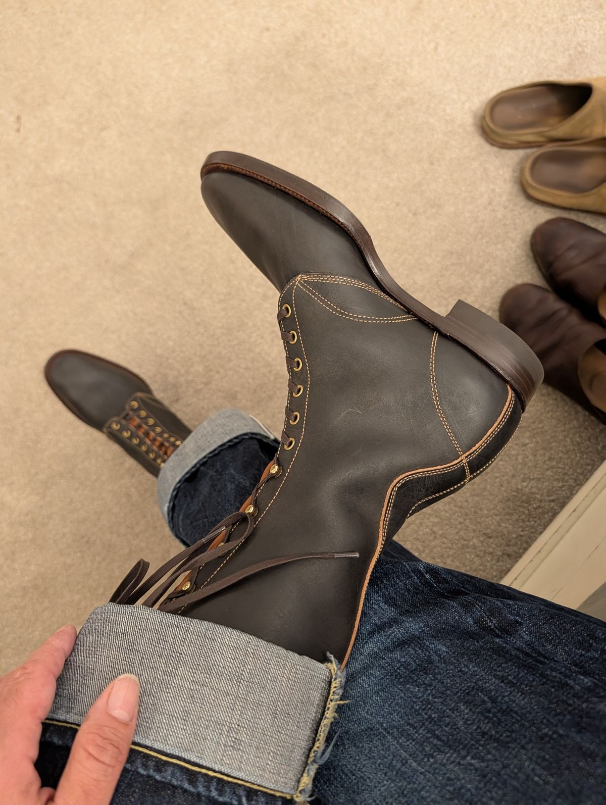 Photo by gilad on June 1, 2026 of the Clinch Hi-Liner in Wickett & Craig Black-Overdyed Latigo.