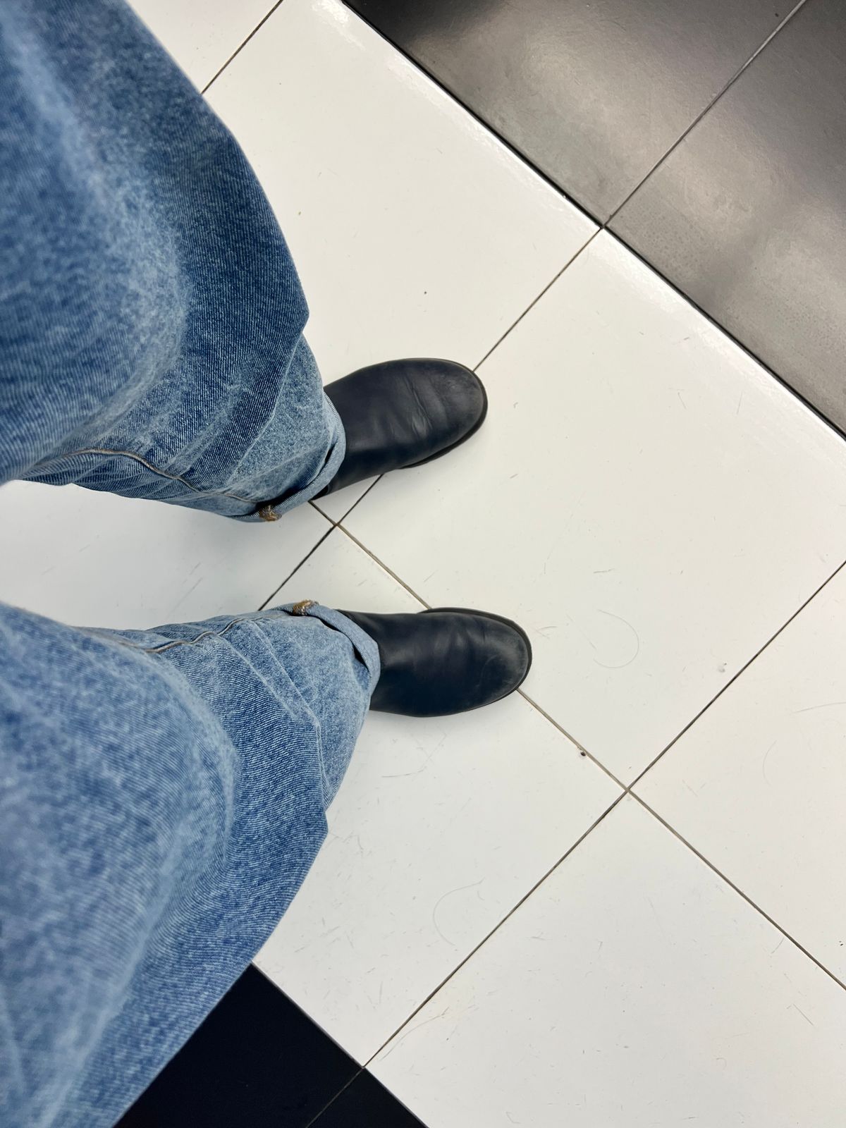 Photo by butcheredman on July 9, 2025 of the Blundstone Classic in Blundstone / Navy.