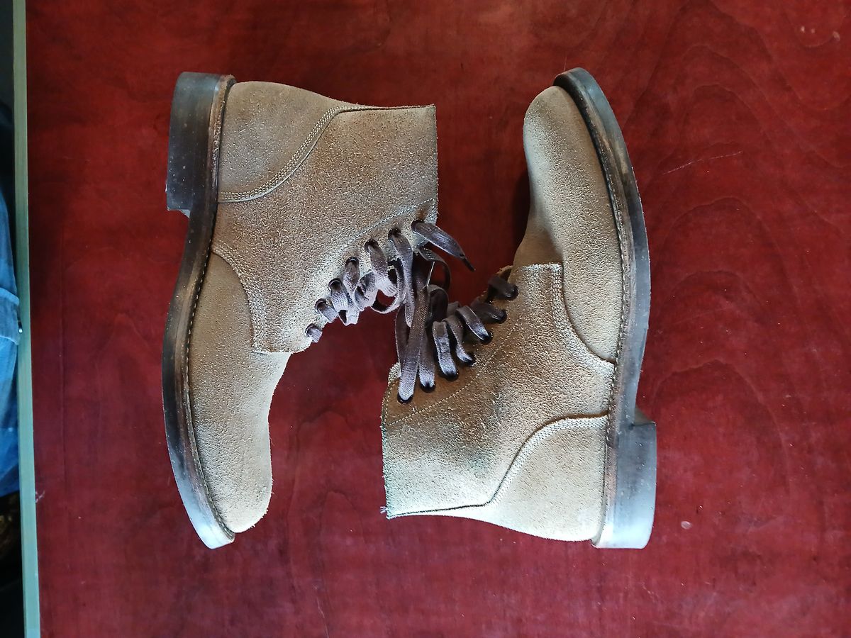 Photo by Natural1 on February 9, 2025 of the Oak Street Bootmakers Field Boot in Horween Natural Chromexcel Roughout.