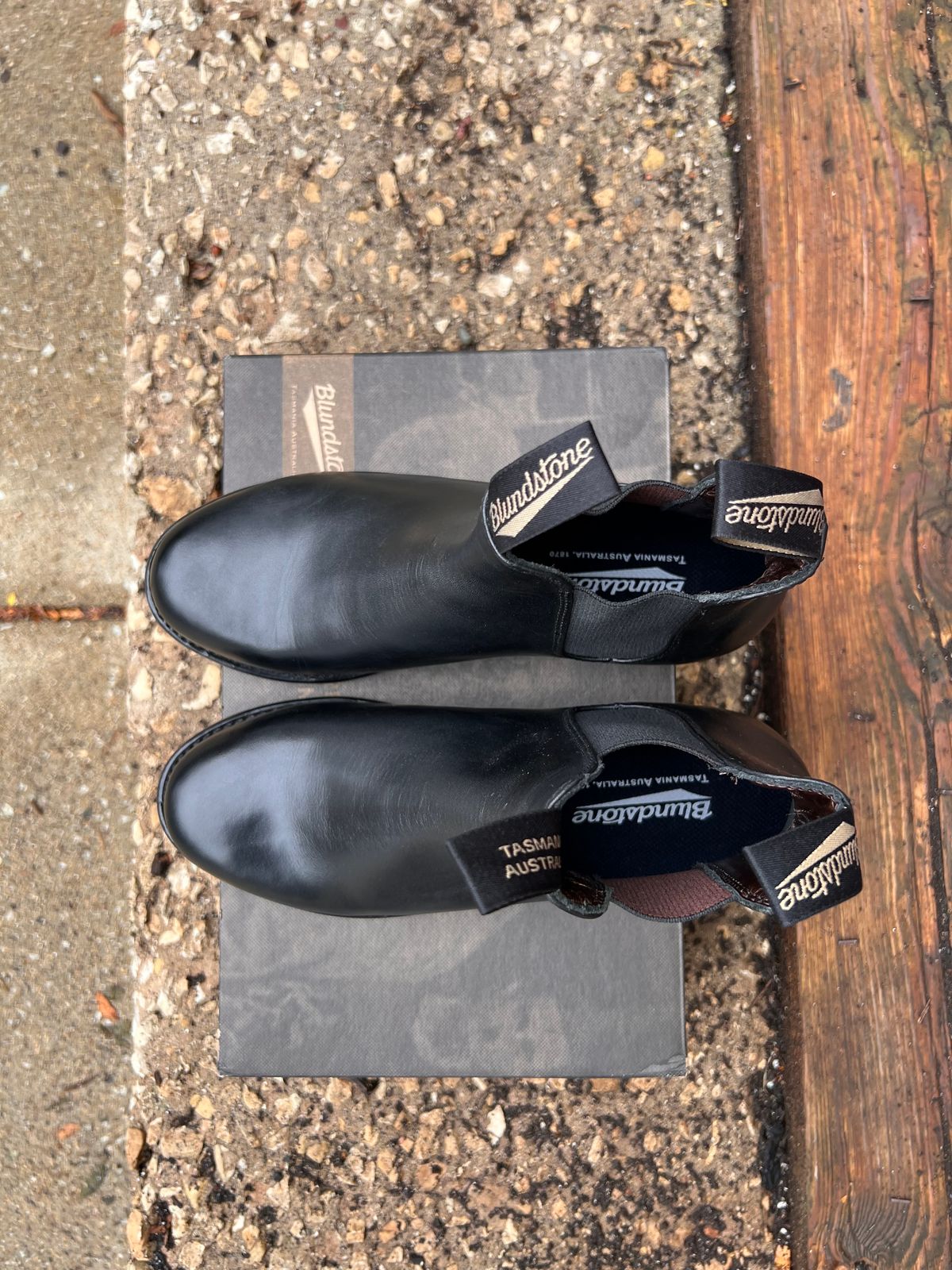 Photo by staphyloco on October 4, 2024 of the Blundstone Dress in Black.