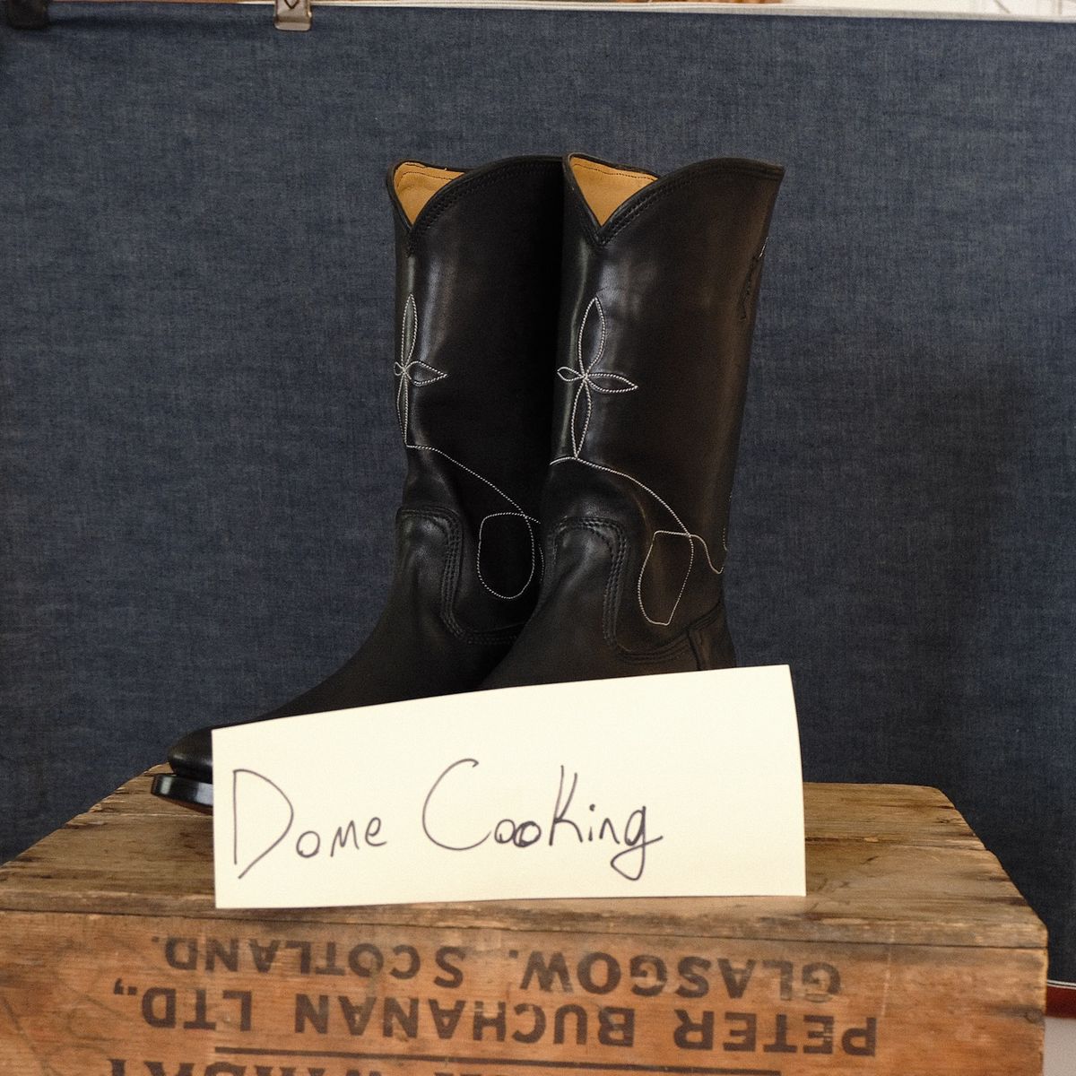 Photo by moistboots on November 1, 2025 of the Unsung Modified Coachman in Horween Natural Chelsea.