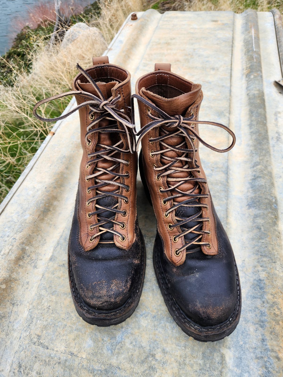 Photo by nickjack on January 5, 2026 of the White's x Division Road LTT Logger 375 in Horween Natural Chromexcel & Horween Black Waxed Flesh.