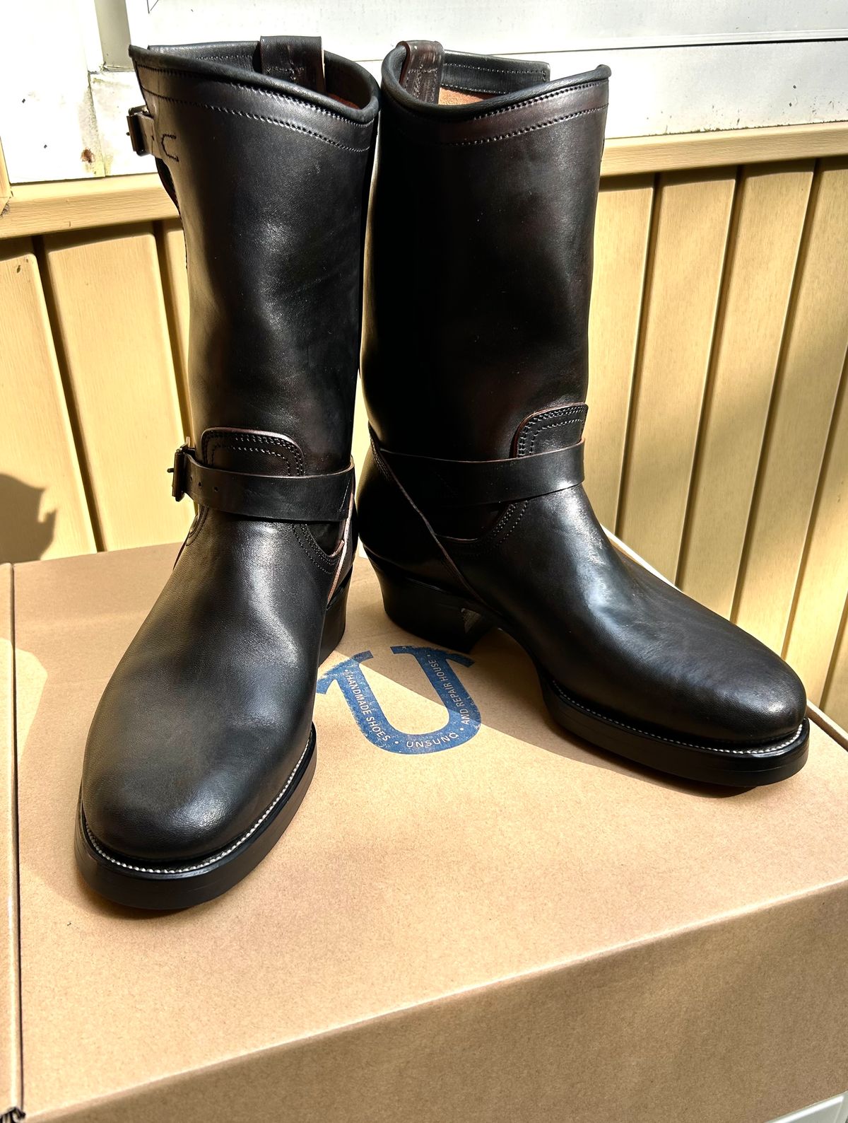 Photo by woolwonders on July 7, 2026 of the Unsung U 22-2 Engineer Boot in Maryam Italian Vachetta Horsebutt Overdyed Black.