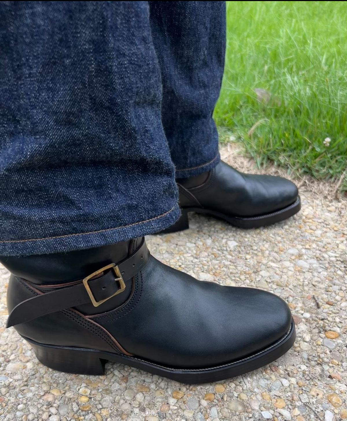 Photo by woolwonders on July 7, 2026 of the Unsung U 22-2 Engineer Boot in Maryam Italian Vachetta Horsebutt Overdyed Black.