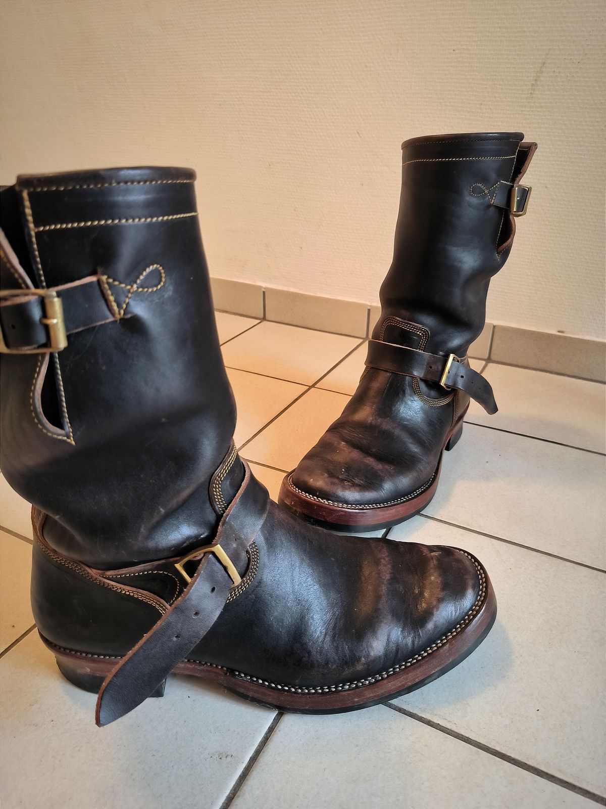 Photo by foppelland on November 22, 2024 of the Fortis Boots Tapak 2.0 Engineer Boots in Conceria Cloe Black Horsebutt.