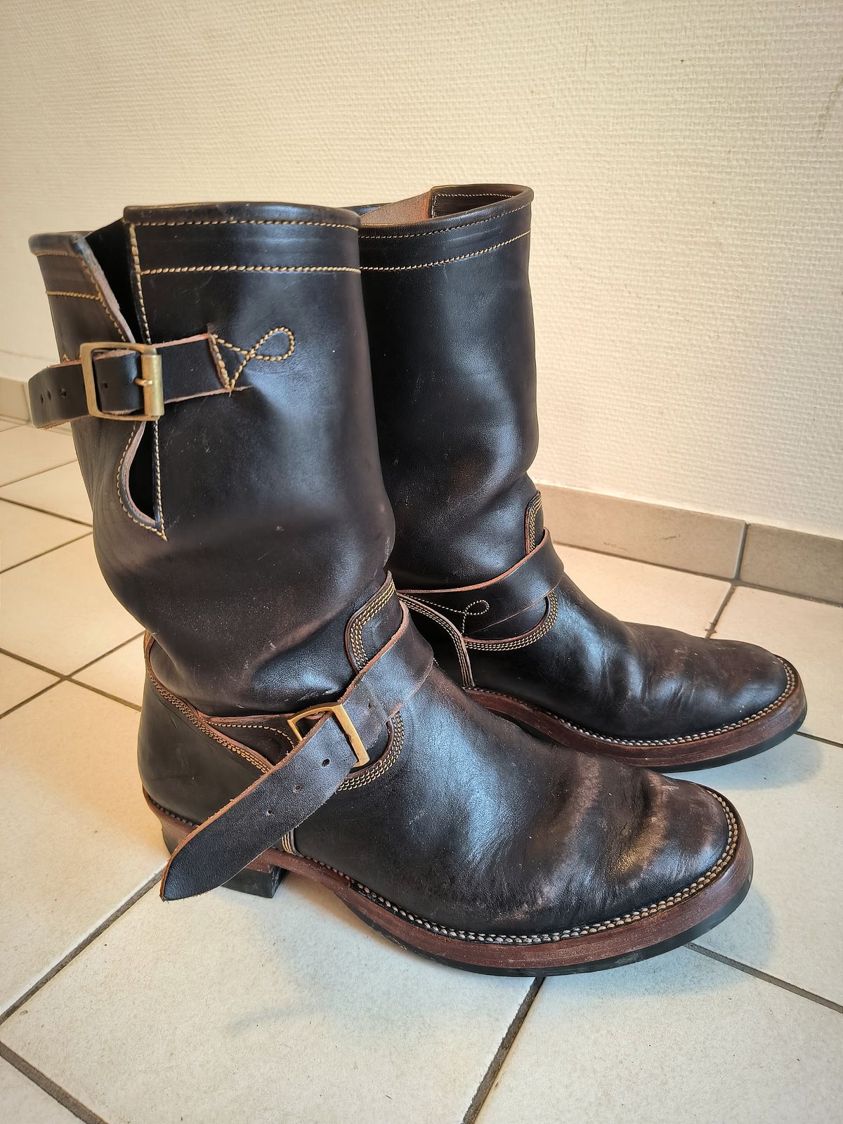 Photo by foppelland on November 22, 2024 of the Fortis Boots Tapak 2.0 Engineer Boots in Conceria Cloe Black Horsebutt.