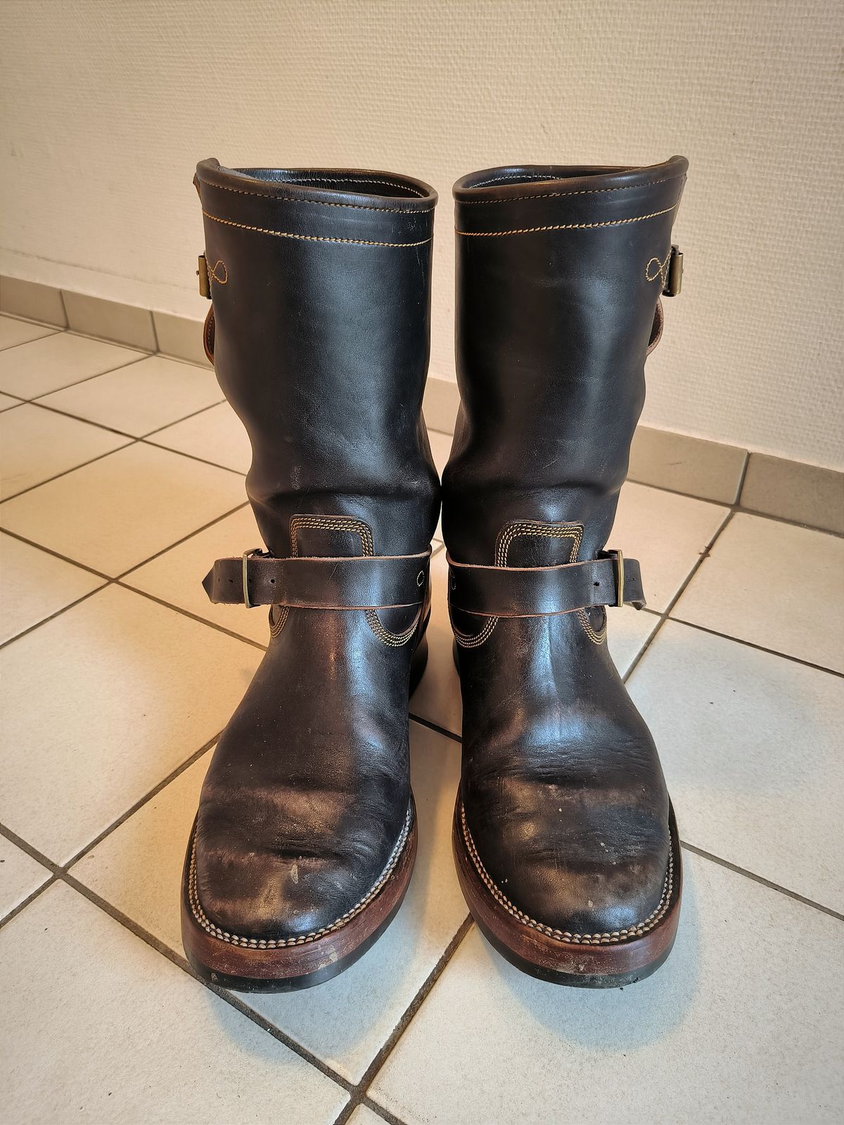 Photo by foppelland on November 22, 2024 of the Fortis Boots Tapak 2.0 Engineer Boots in Conceria Cloe Black Horsebutt.