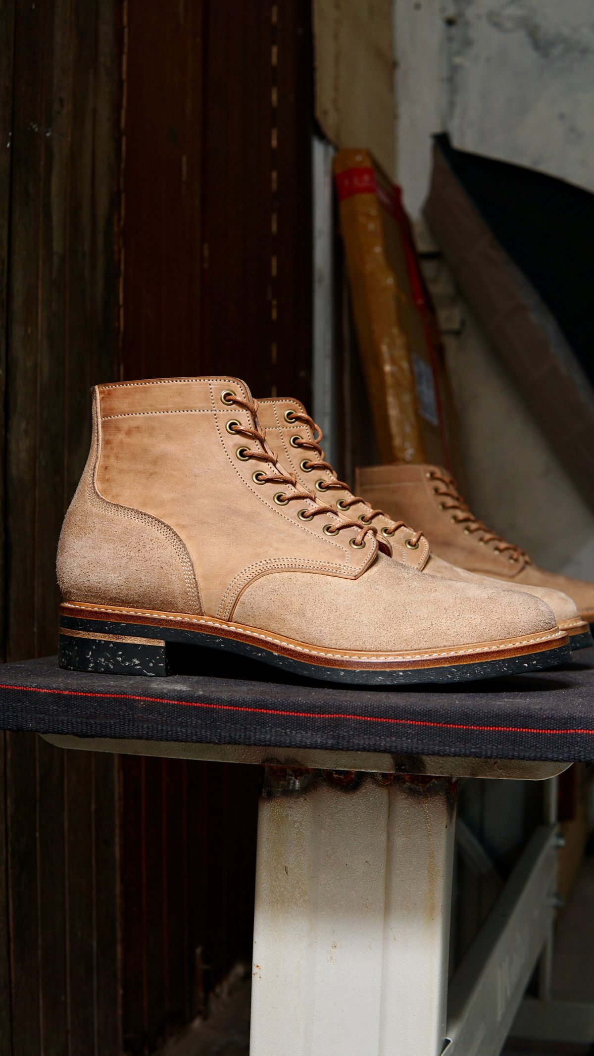 Photo by zeroremain on July 1, 2025 of the Onderhoud SVC01 Boondocker in Maryam Natural Horsebutt Roughout.