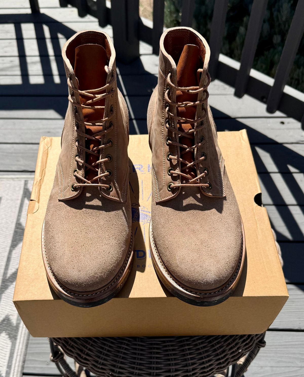 Photo by zeroremain on July 23, 2025 of the Onderhoud SVC01 Boondocker in Maryam Natural Horsebutt Roughout.