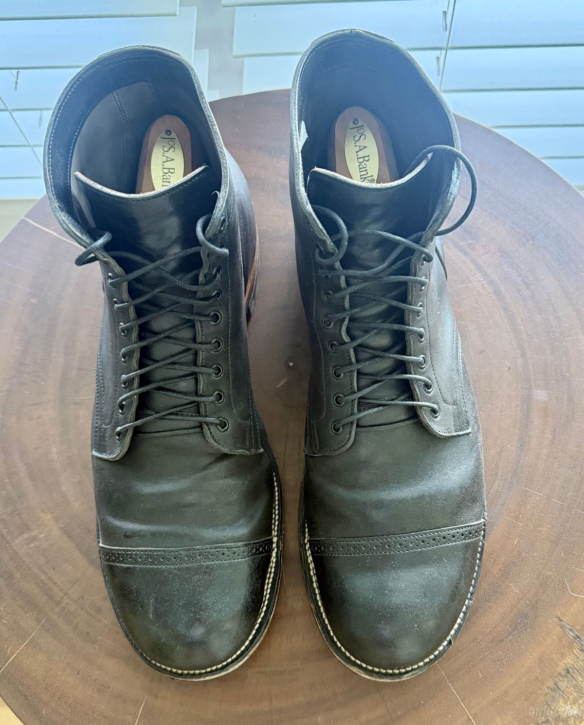 Photo by zeroremain on April 12, 2025 of the Viberg Service Boot BCT in Maryam Black Waxed Horsebutt.