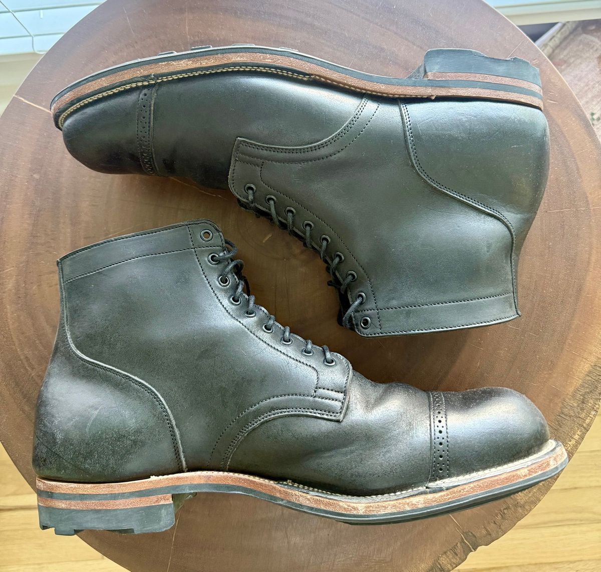Photo by zeroremain on April 12, 2025 of the Viberg Service Boot BCT in Maryam Black Waxed Horsebutt.