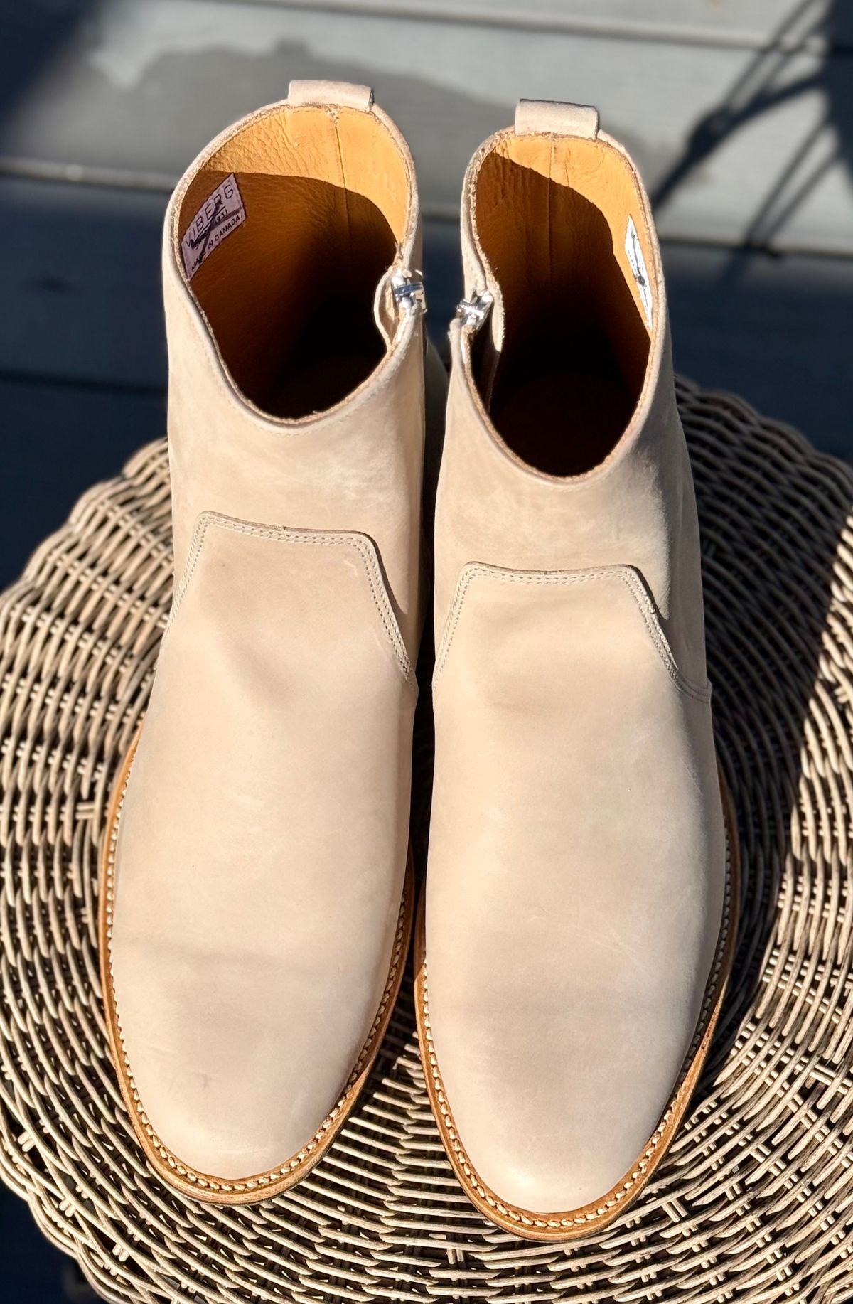 Photo by zeroremain on October 1, 2025 of the Viberg Side Zip in Maryam Light Grey Horsebutt.