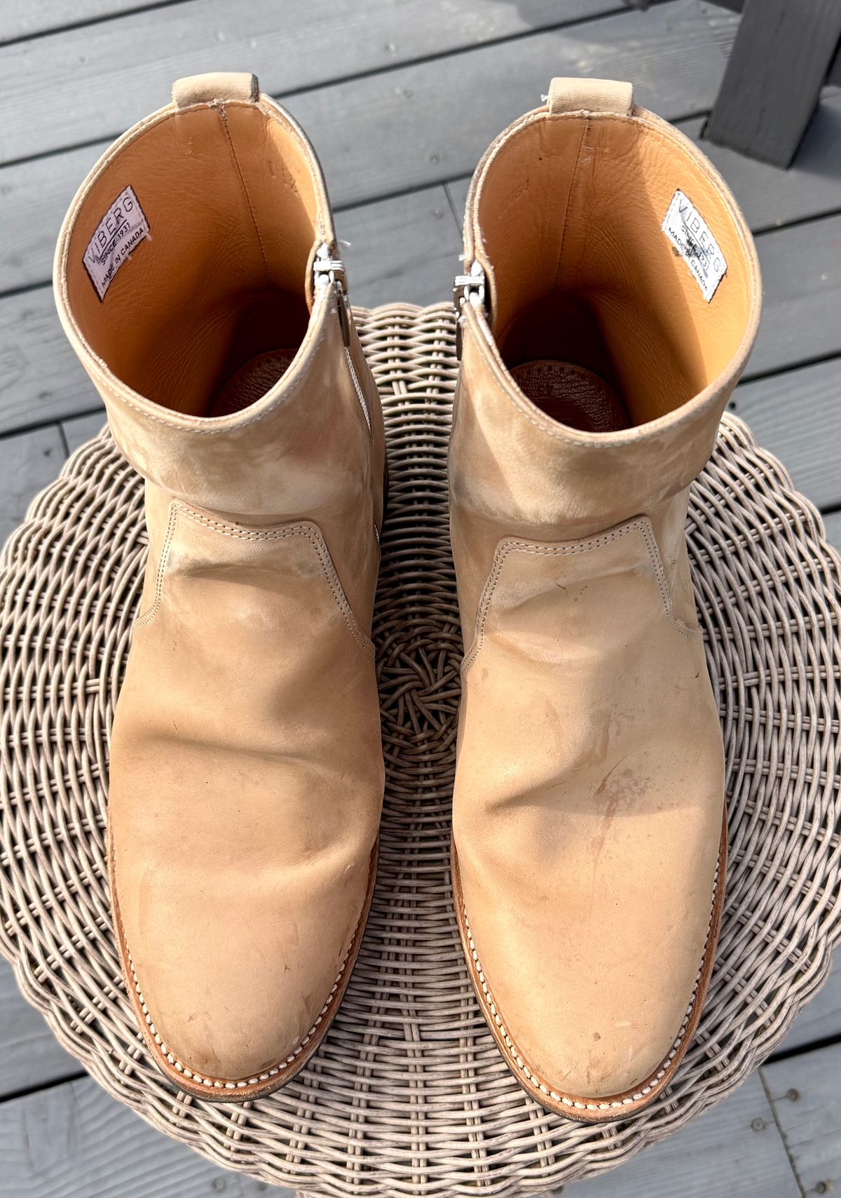 Photo by zeroremain on November 1, 2025 of the Viberg Side Zip in Maryam Light Grey Horsebutt.