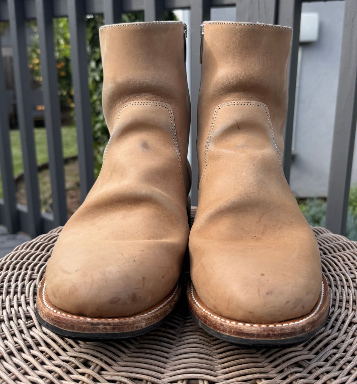 Photo by zeroremain on January 1, 2026 of the Viberg Side Zip in Maryam Light Grey Horsebutt.